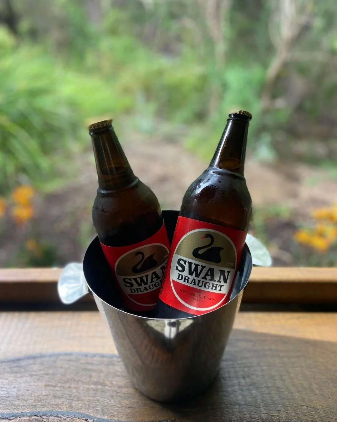 🍺 Classic never goes out of style
Swan Draught longnecks – locally brewed and best shared over good company.
#Dunsborough #LadyLolaBistro #beer #SwanDraught #swandraughtbeer #swandraughtlongnecks