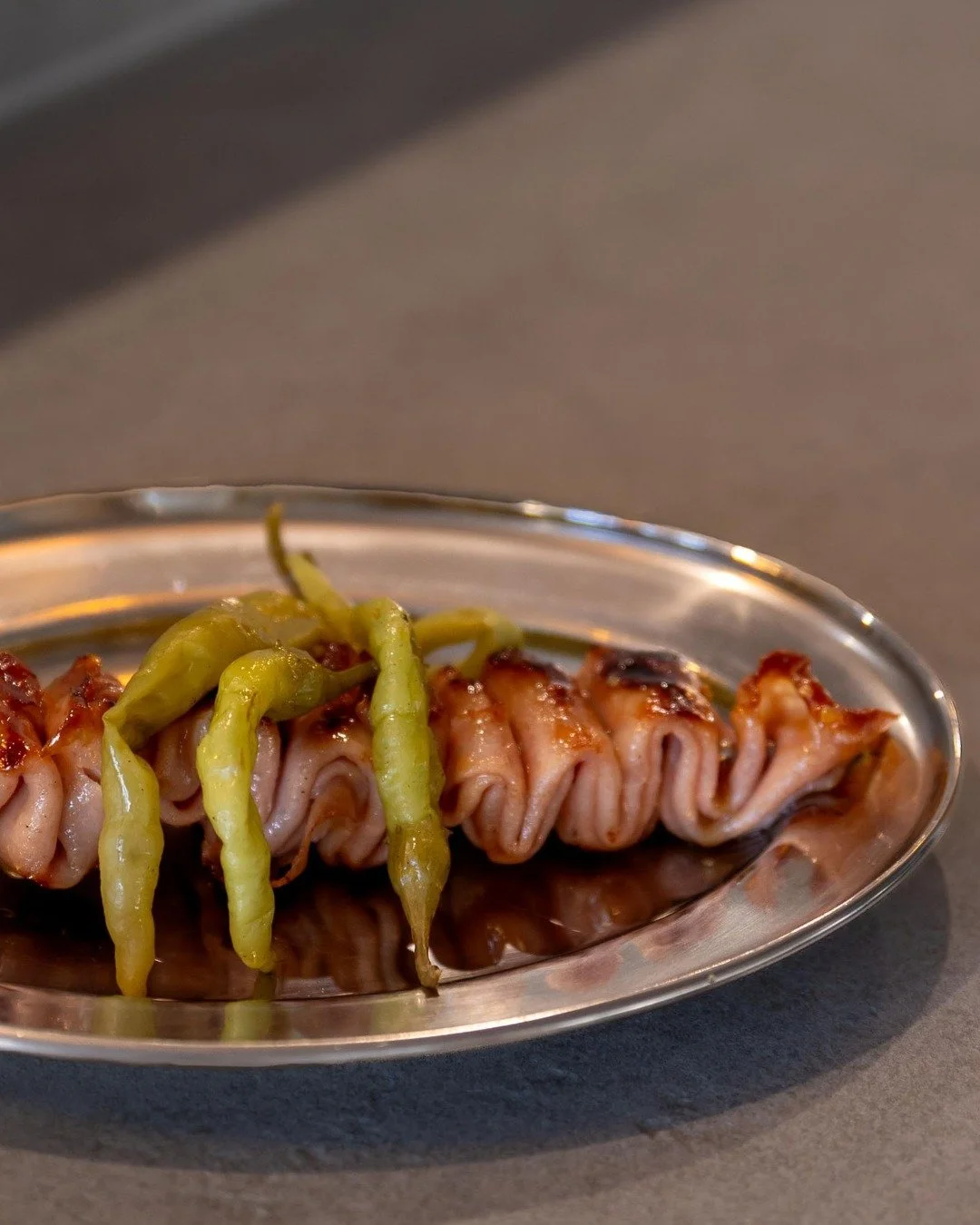 Autumn has arrived at Lady Lola with a quiet shift in mood.
Richer flavours.
Deeper pours.
A menu shaped by the season and the South West we call home.

Join us as the season unfolds | Bookings now open.