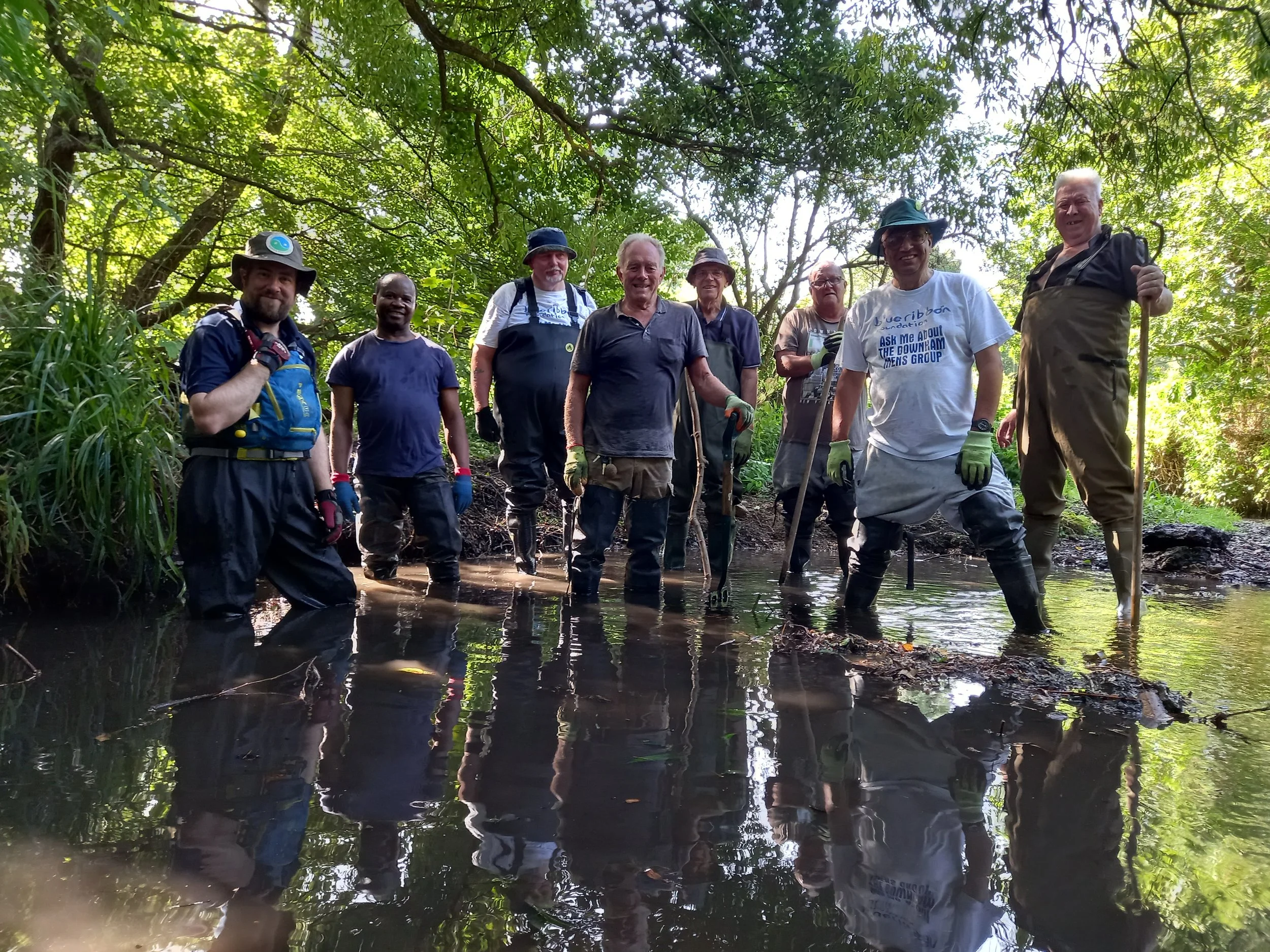 Downham Men's Group joins Thames21 in the river