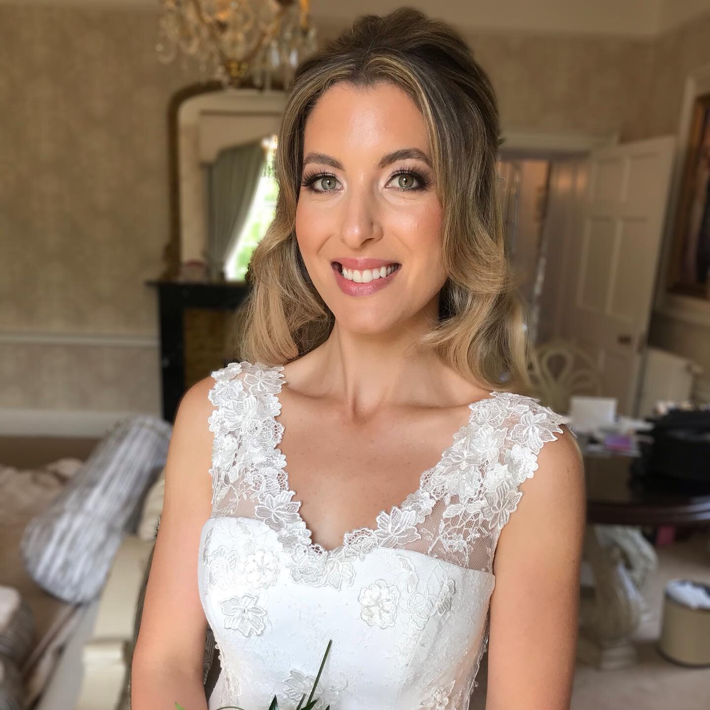 Stunning Aimee 😍 Love a mid week wedding 💒 👰 Always so much fun when I get to do both hair and makeup 🤗
Today I only did Amiee (bride) and her mother as it was a small wedding. I normally recommend to my brides that I stick to either hair OR make