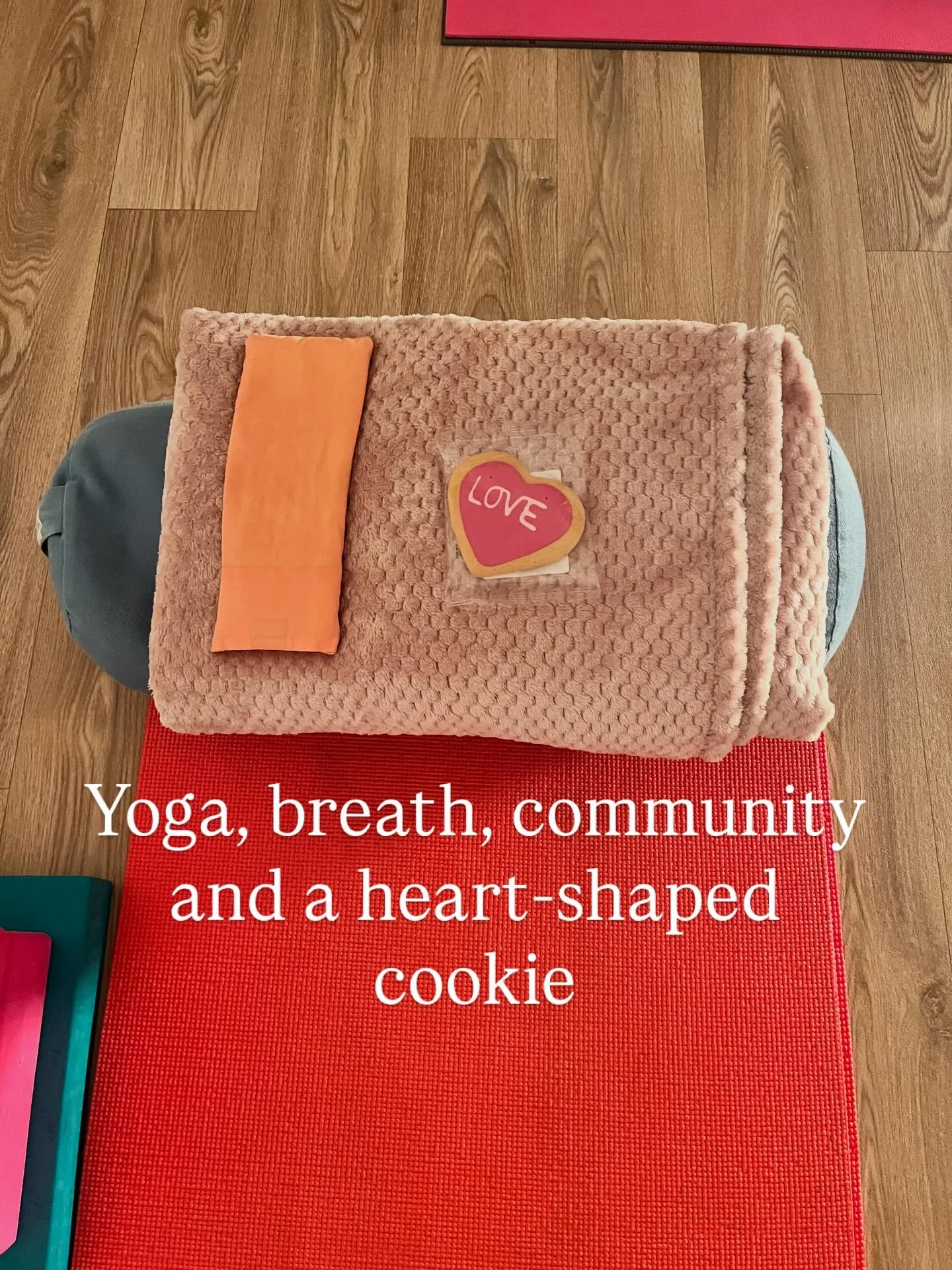 Feeling the love at yoga this evening when  Katy surprised us with the sweetest heart cookie and honestly it summed up the whole class.

Slow, grounding, nourishing and full of heart.

So grateful for spaces that feel this warm and kind ✨

Yin Yang y
