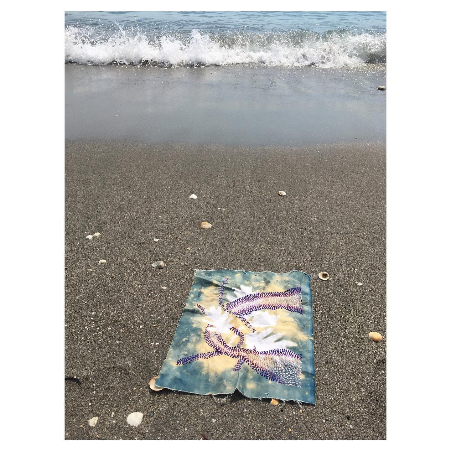 Took my #stitching to the beach! 

#cyanotype #mixedmedia #surfacedesign #fiberart #fiberartist #needleart #needlearts #needleartworld #cyanotypeonfabric #sashiko #sashikostitching #sashikoembroidery#embroidery #cyanosashiko