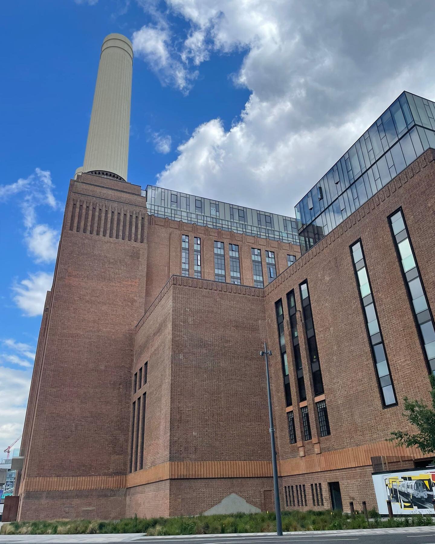 Behind the scenes at the brand new Battersea Power Station development.. rumour has it, some big brands will be taking space here, and after our sneak peak at their early designs, we're not surprised 🤩

#BatterseaPowerStation #OfficeAndRetail #Prope