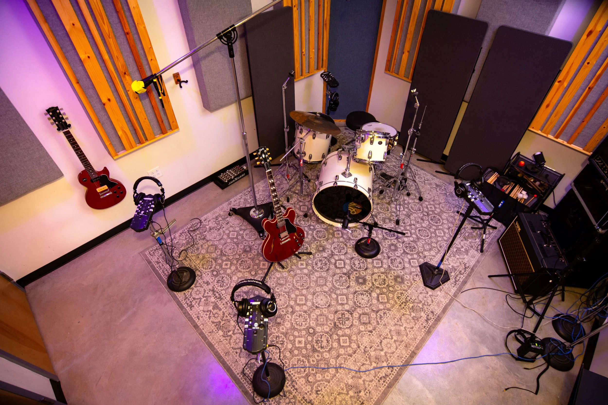 AMPLIFY — NUÇI'S SPACE