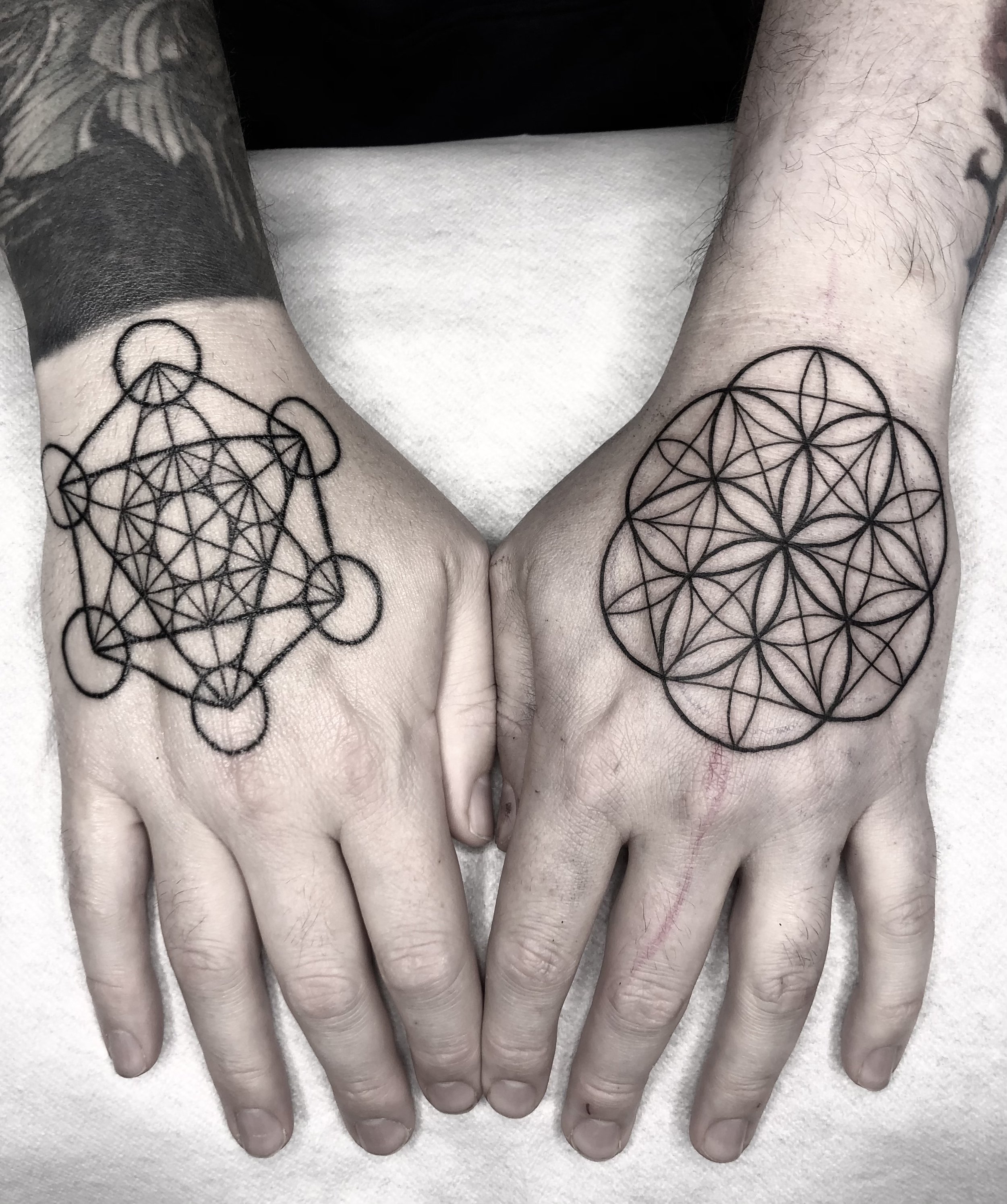 Tatuaggi geometrici a mano.jpeg