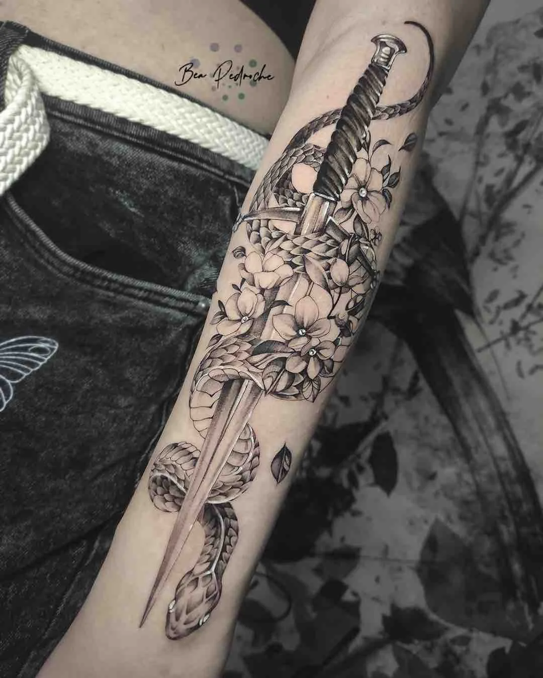 Slang & Dolk Tattoo
