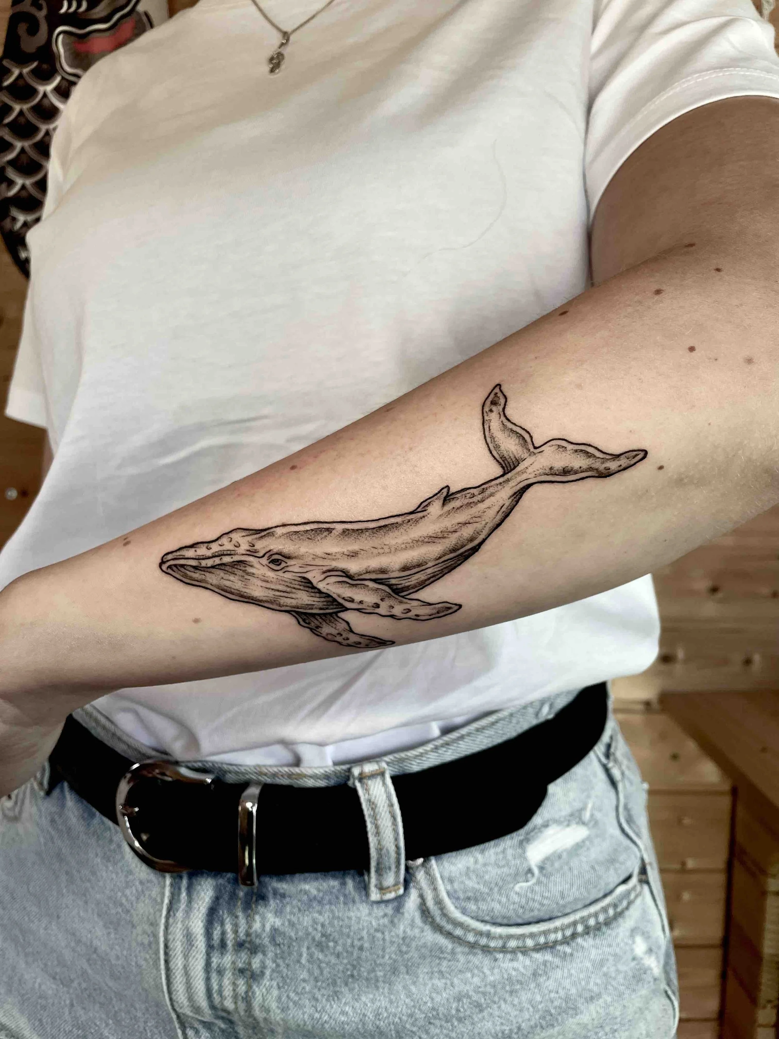 Blackwork-blue-whale-forearm-tattoo.jpeg