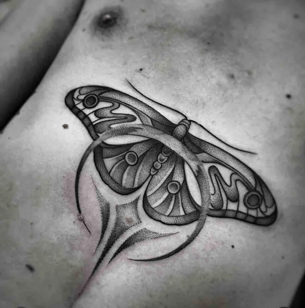 blackwork-dotwork-moth-belly-stomach-tattoo.jpeg
