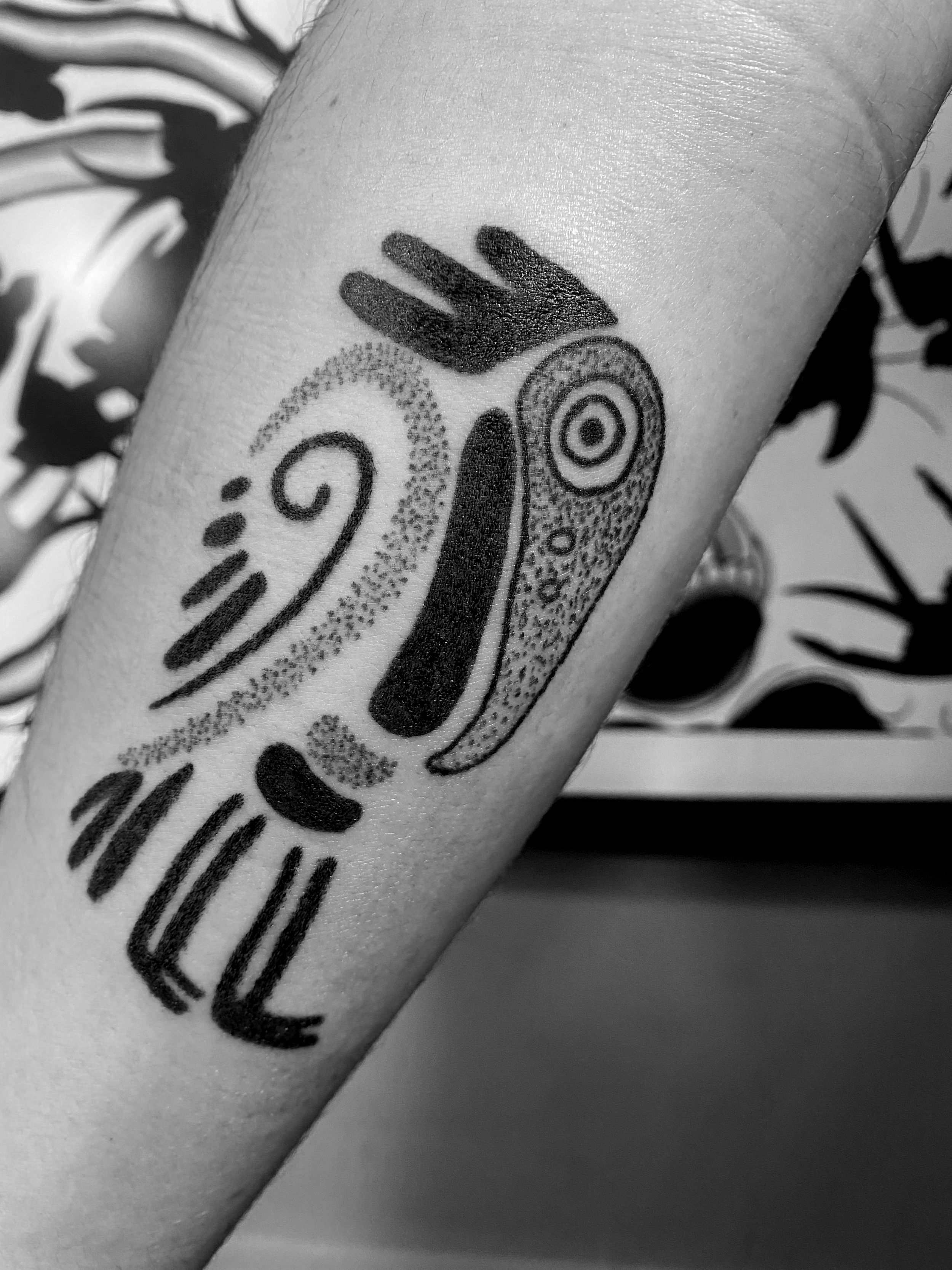 Ethnic Pelikan Hand Tapping Tattoo