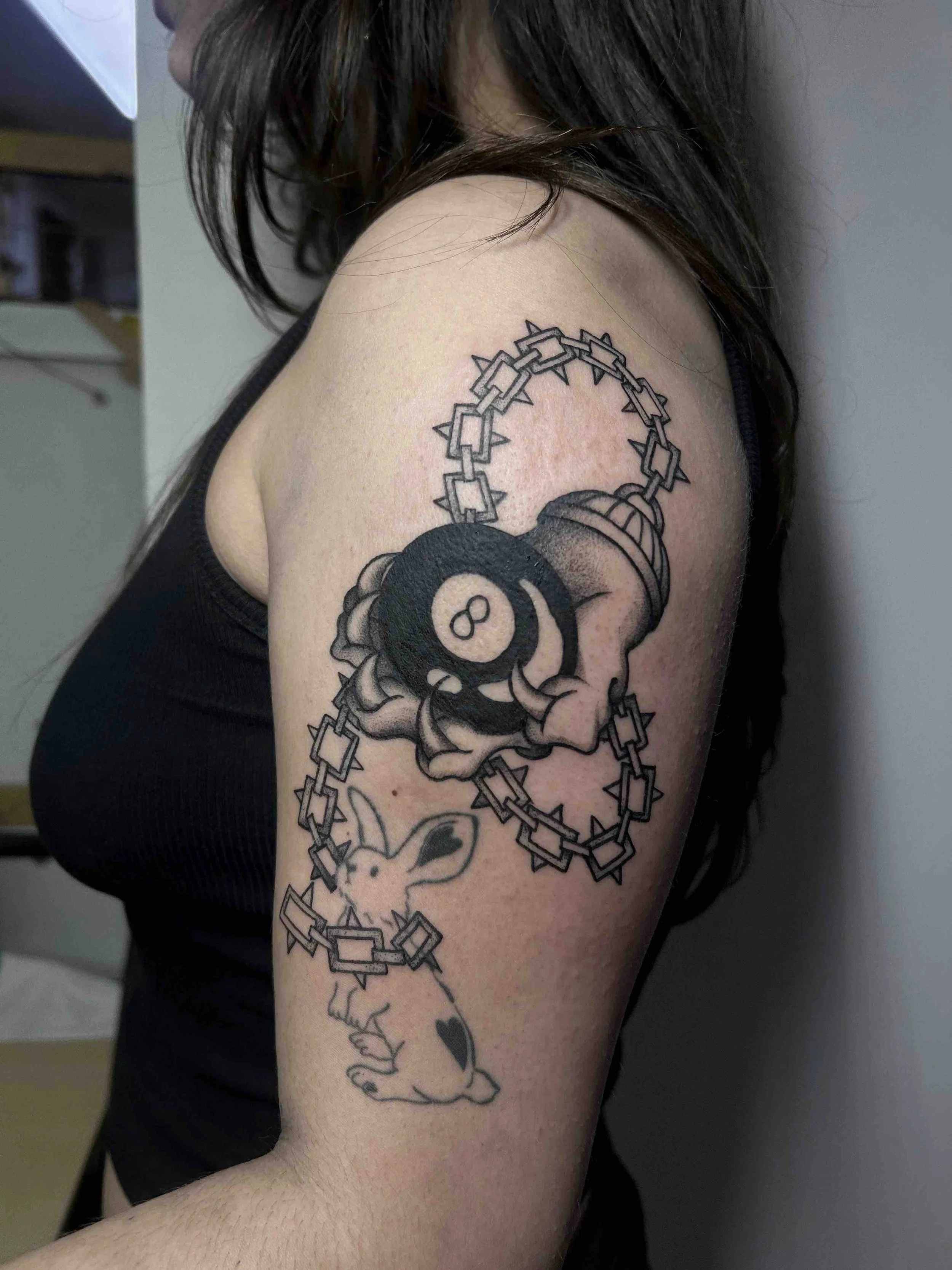 Lucky-paw-eight-ball-blackwork-neo-japanese-tattoo.jpeg