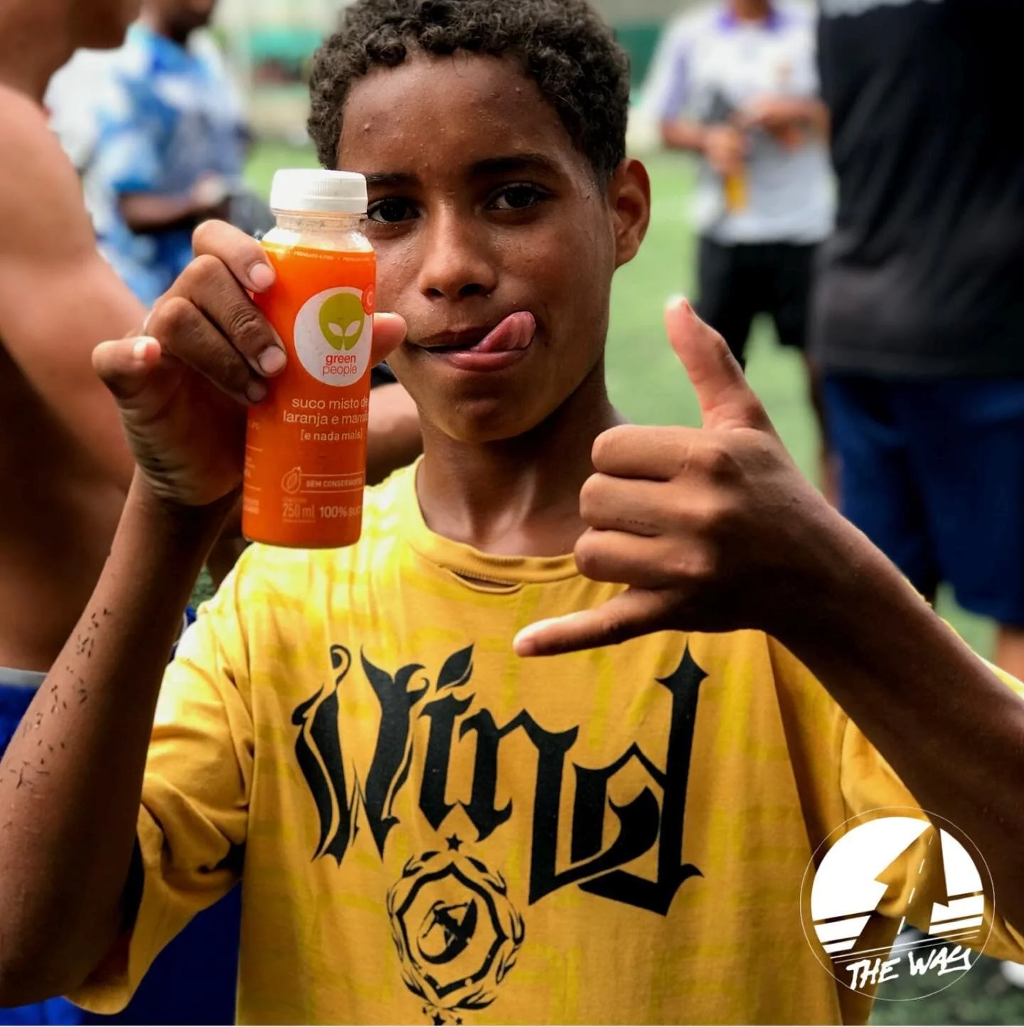 A hidrata&ccedil;&atilde;o antes, durante e depois das atividades f&iacute;sicas s&atilde;o extremamente importantes para a nossa sa&uacute;de. A galera ama os sucos da nossa parceira @greenpeoplebrasil .
.
.
.
.

#godisgood #deuseamor #voluntariado 