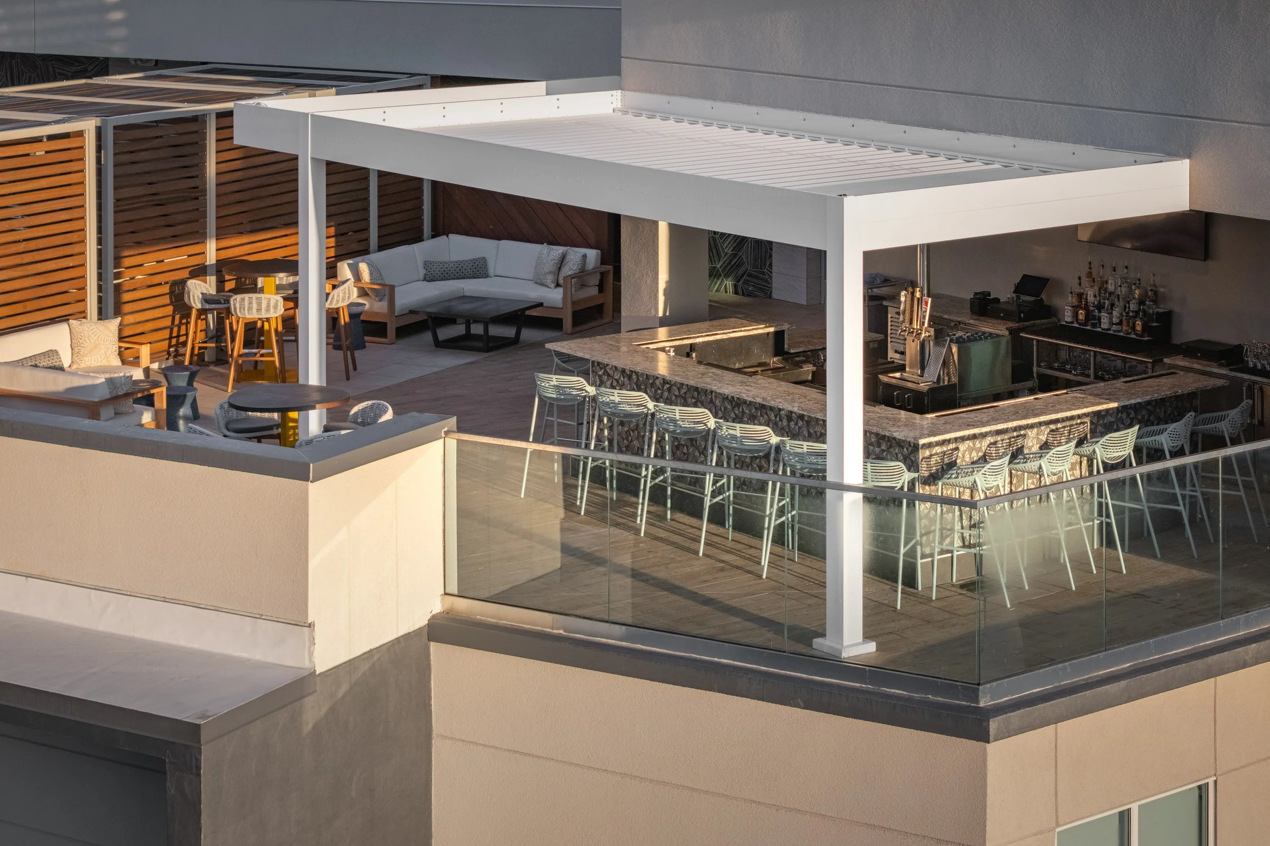 SHS_TPADS_3_rooftopbar_day_web.jpg