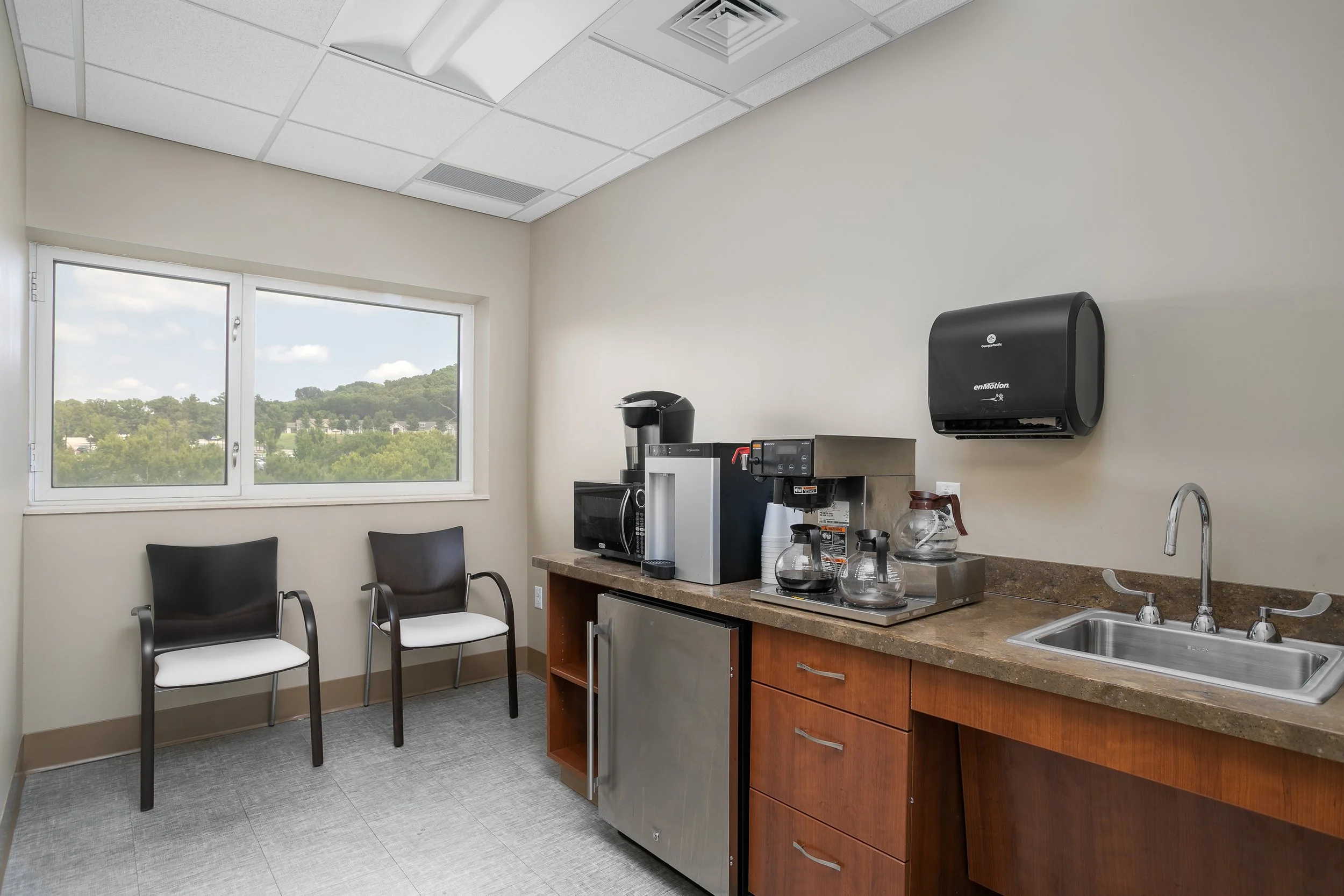 Chattanooga Heart Institute_Kitchenette_TinkerMa_by 161 Photography.jpg