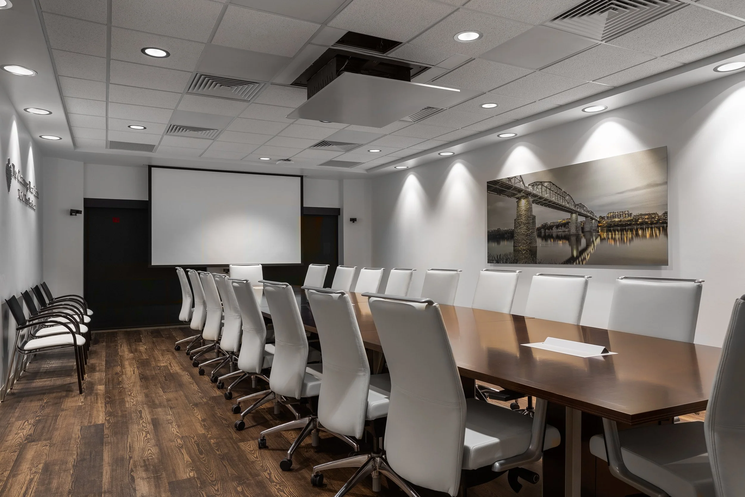 Chattanooga Heart Institute_Conference Room 2_TinkerMa_by 161 Photography.jpg