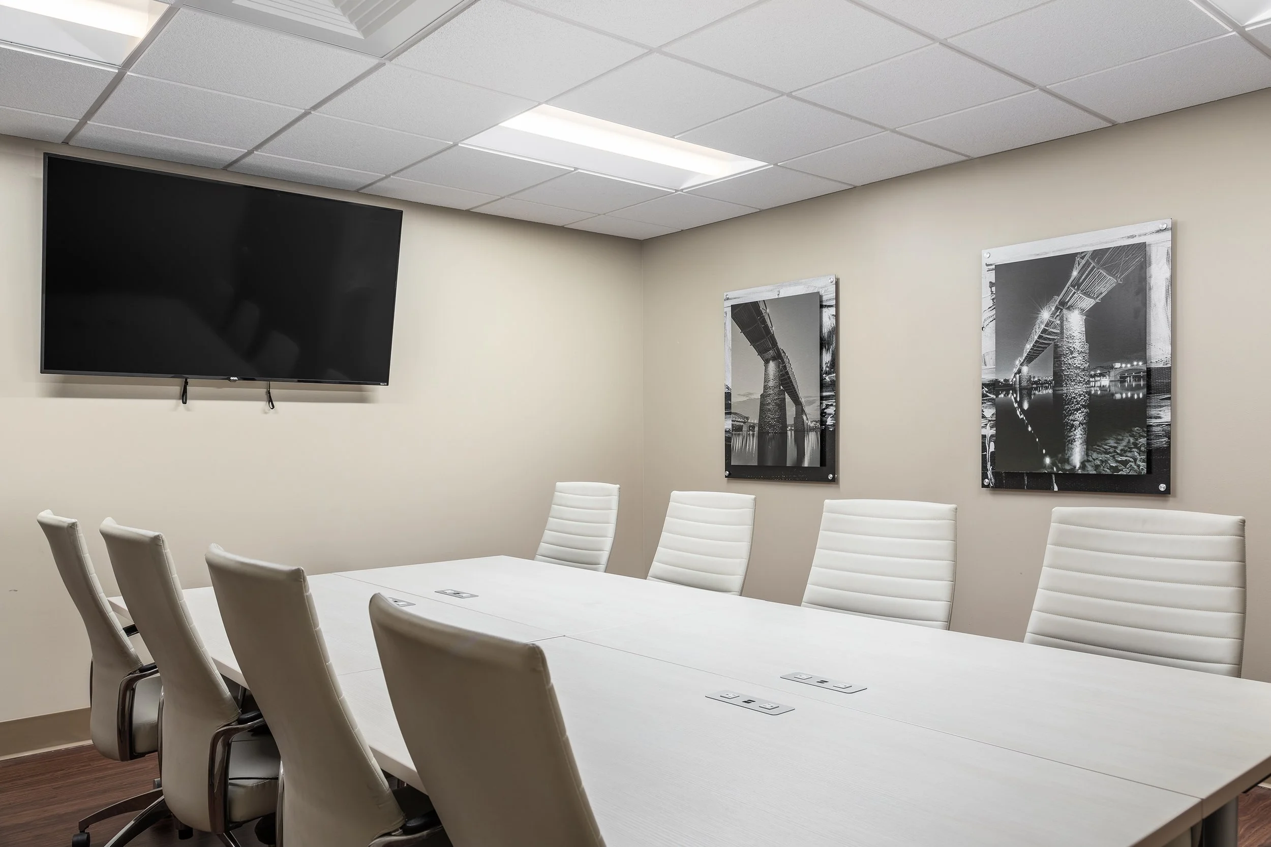 Chattanooga Heart Institute_Meeting Room_TinkerMa_by 161 Photography.jpg