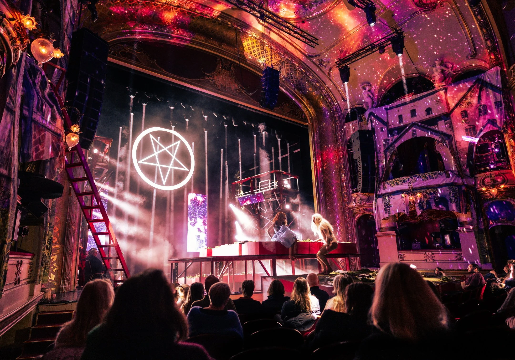 SAGAEN OM ISFOLKET /// NATIONALTHEATRET