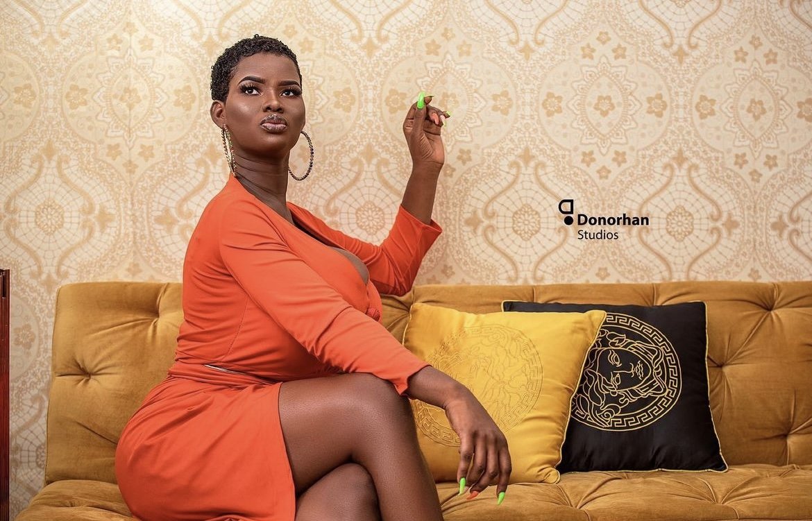"Peach Dreams: Where Style Meets Confidence"
