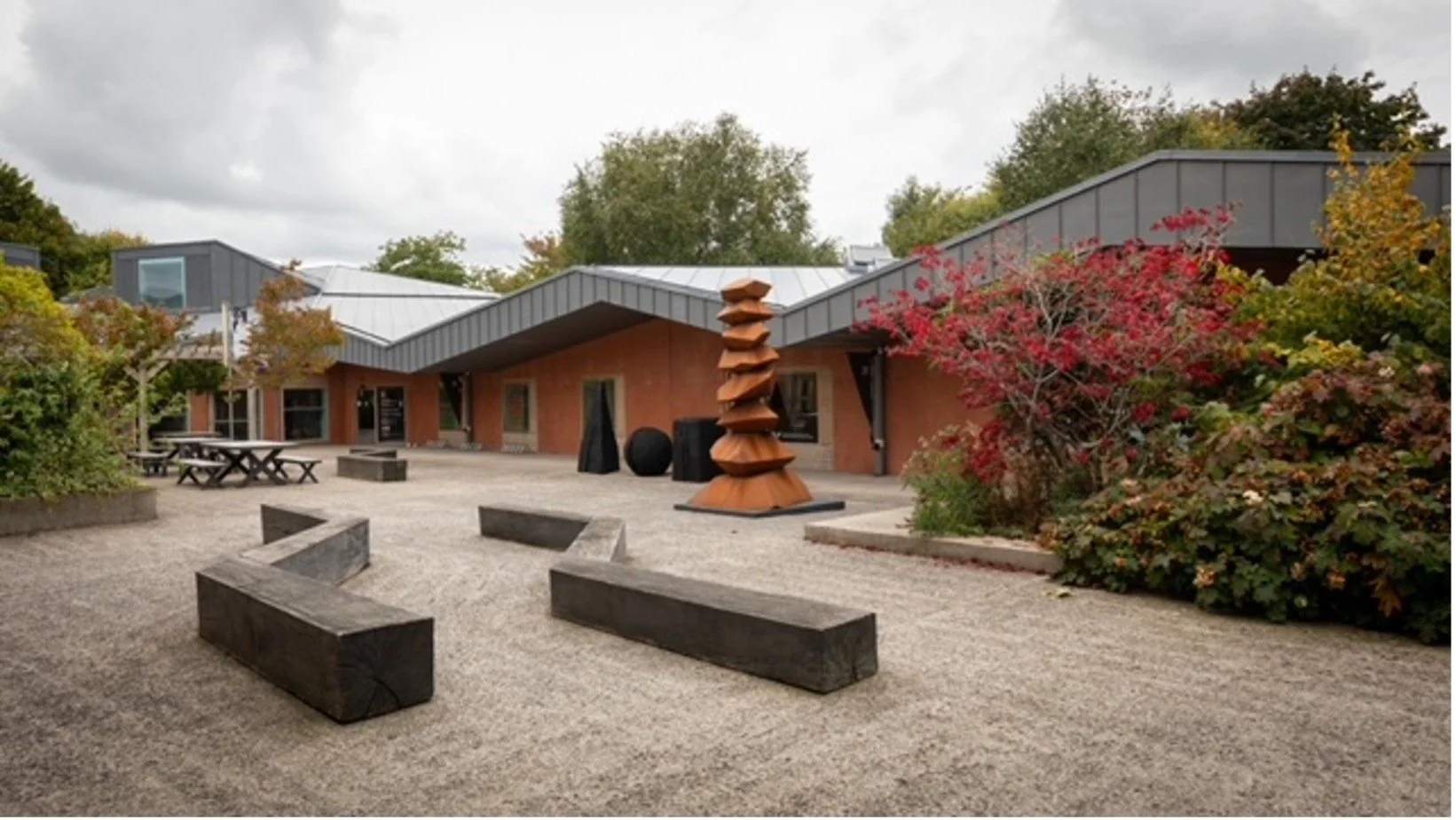 Late summer visit to Ruthin Craft Centre with a talk by artist Verity Pulford