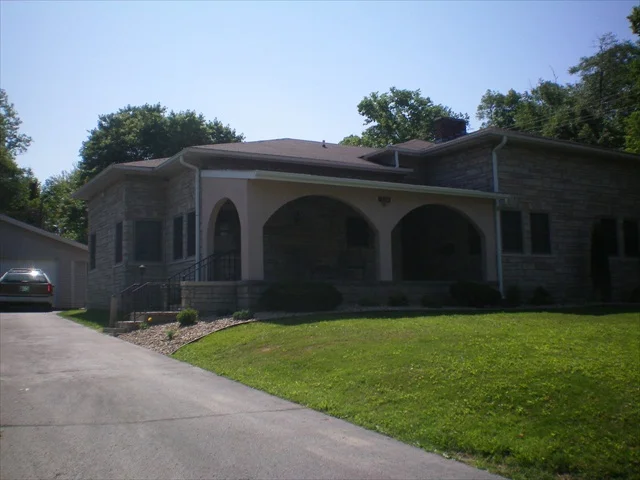 Exterior 2.jpg