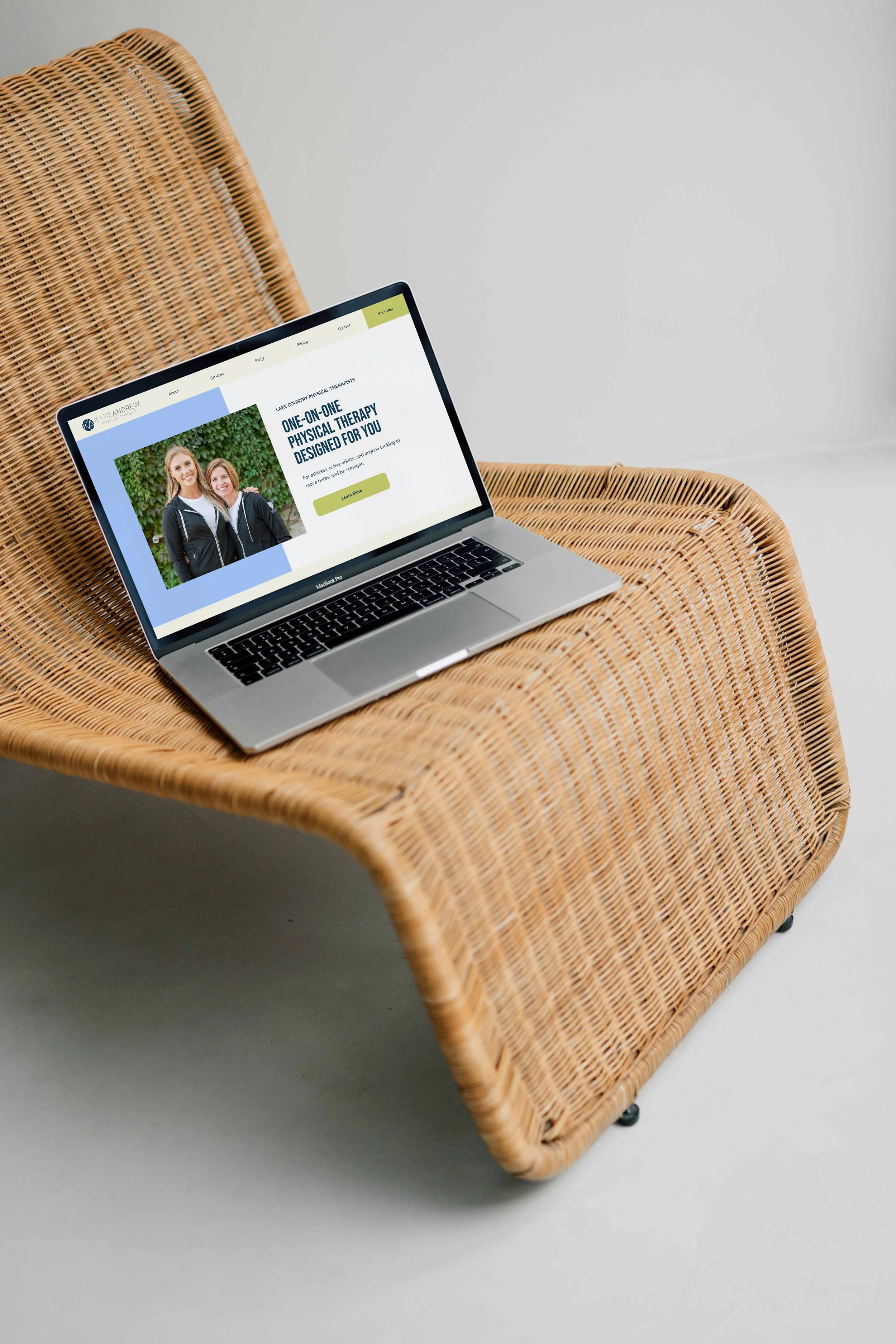 VALEN_mockup-Macbook-8 copy.jpg