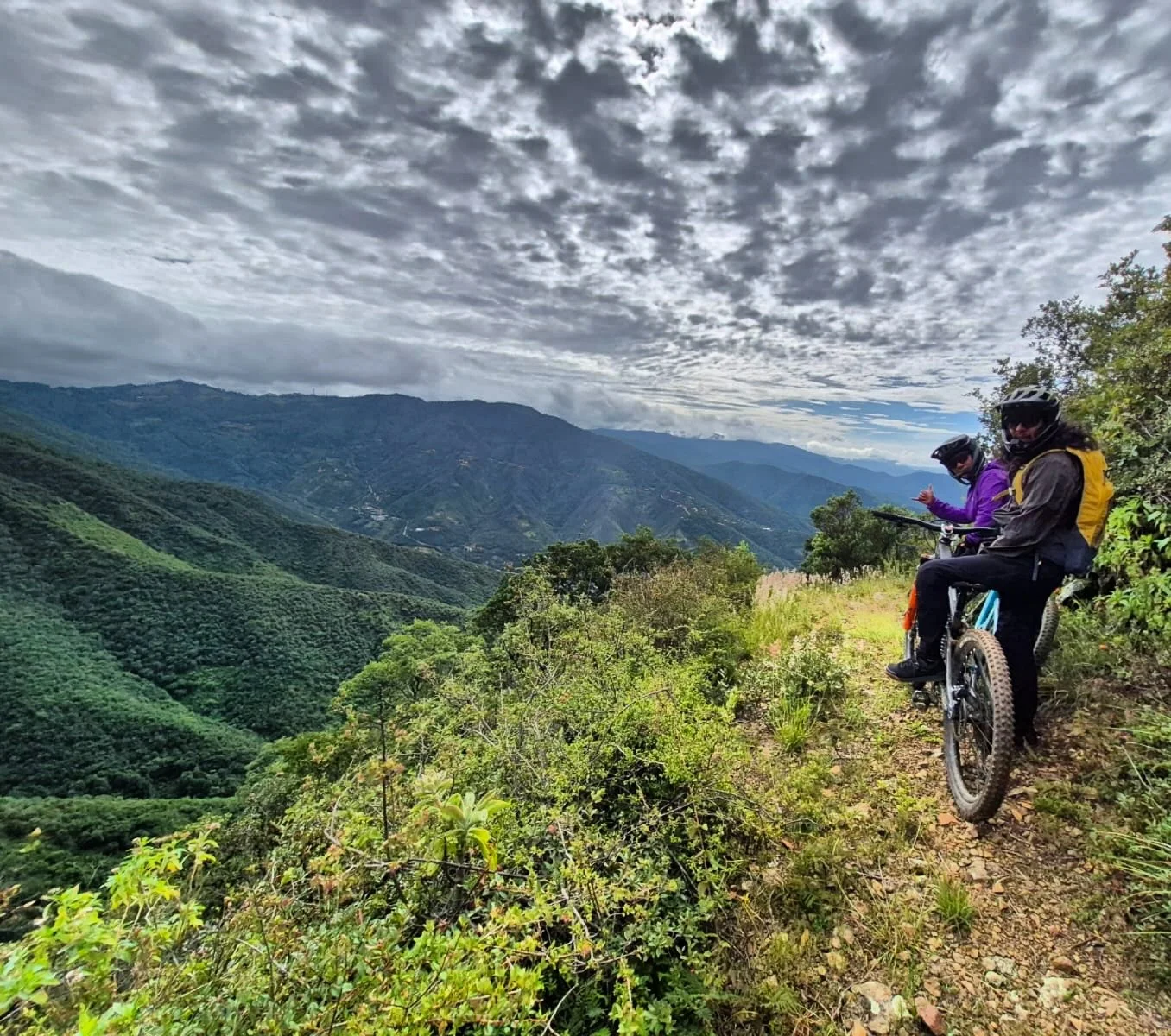 Legendary trails are coming back to life for TranSierra Norte 2025 and the tour season!

Send us a message and book the best riding with the OG&rsquo;s in Oaxaca #transierranorte #transierranortetheride #tsn #dayofthedead #mexico #oaxaca #mtb