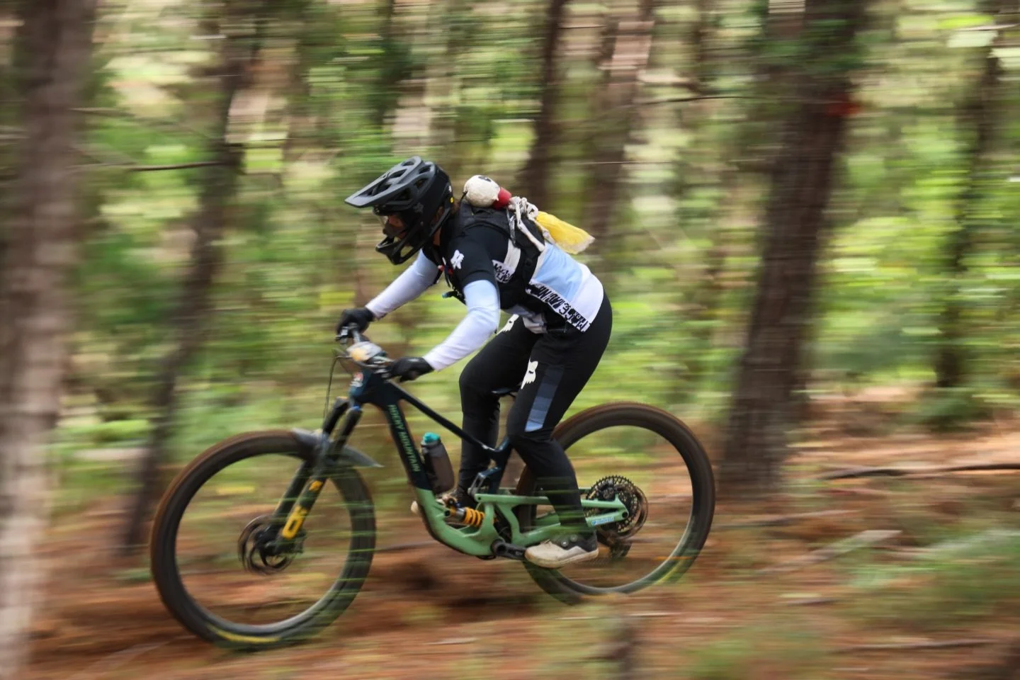 Carrying the Skull 💀 @anjamtbike on day 4th at San Jose Del Pac&iacute;fico.

Who&rsquo;s into celebrating day of the dead at TranSierra Norte 2026?

Few spots left! Waste no time and sign up now!

#transierranorte #dayofthedead #oaxaca