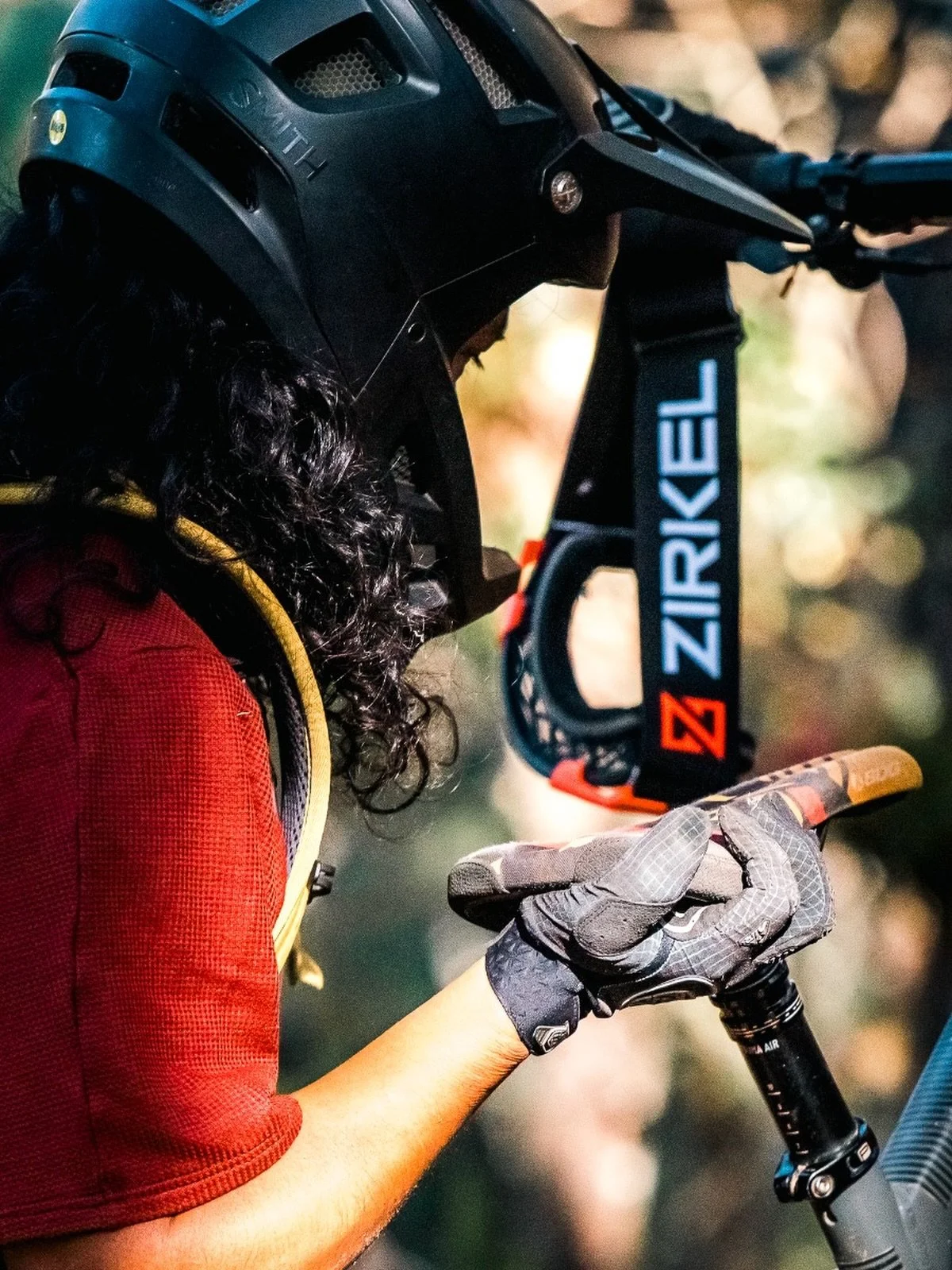 We feel very proud and grateful for all of the brands that support this dream called TranSierra Norte.

Thank you @zirkeloptics for providing our staff with the best sunglasses and goggles in the business!

#transierranorte #zirkeloptics #ridetransie