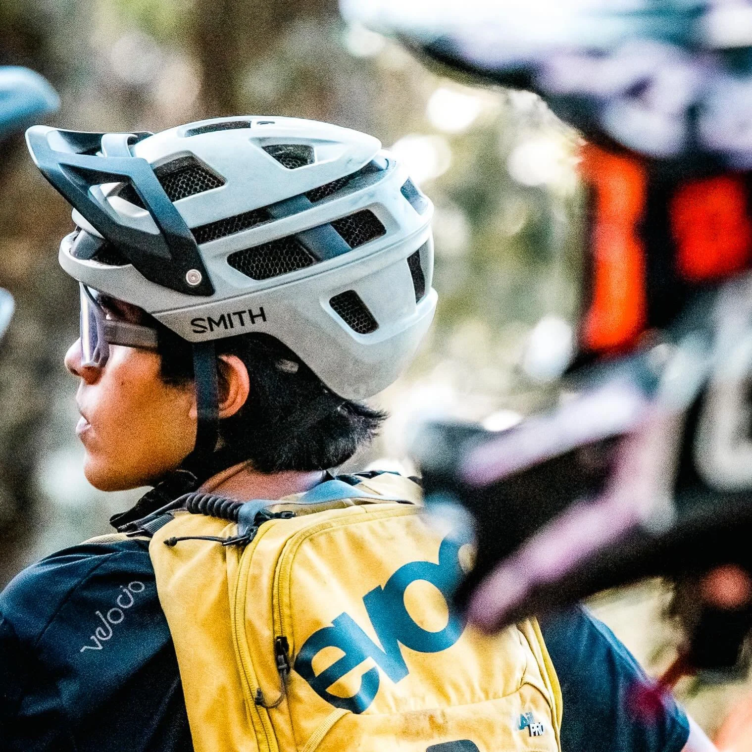 Our local guides equipped with the best gear, ready to show you the magic of Oaxaca. @evocsports @velociomtb  @zirkeloptics 

#TranSierraNorte #TheRide #Oaxaca #RideOaxaca MTBAdventure MountainBikeLife EnduroMTB LocalGuides RideWithLocals SmithOptics