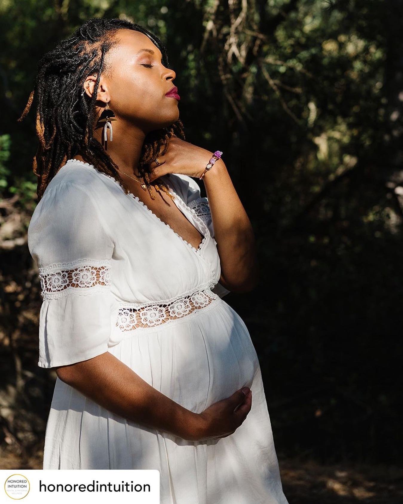 Thank you  @honoredintuition for this beautiful reminder to be confident and comfortable along the way of our own journey. You&rsquo;re beautiful mama and congratulations!

Expansion is upon me. 

I&rsquo;ve been feeling behind on sharing but I reali