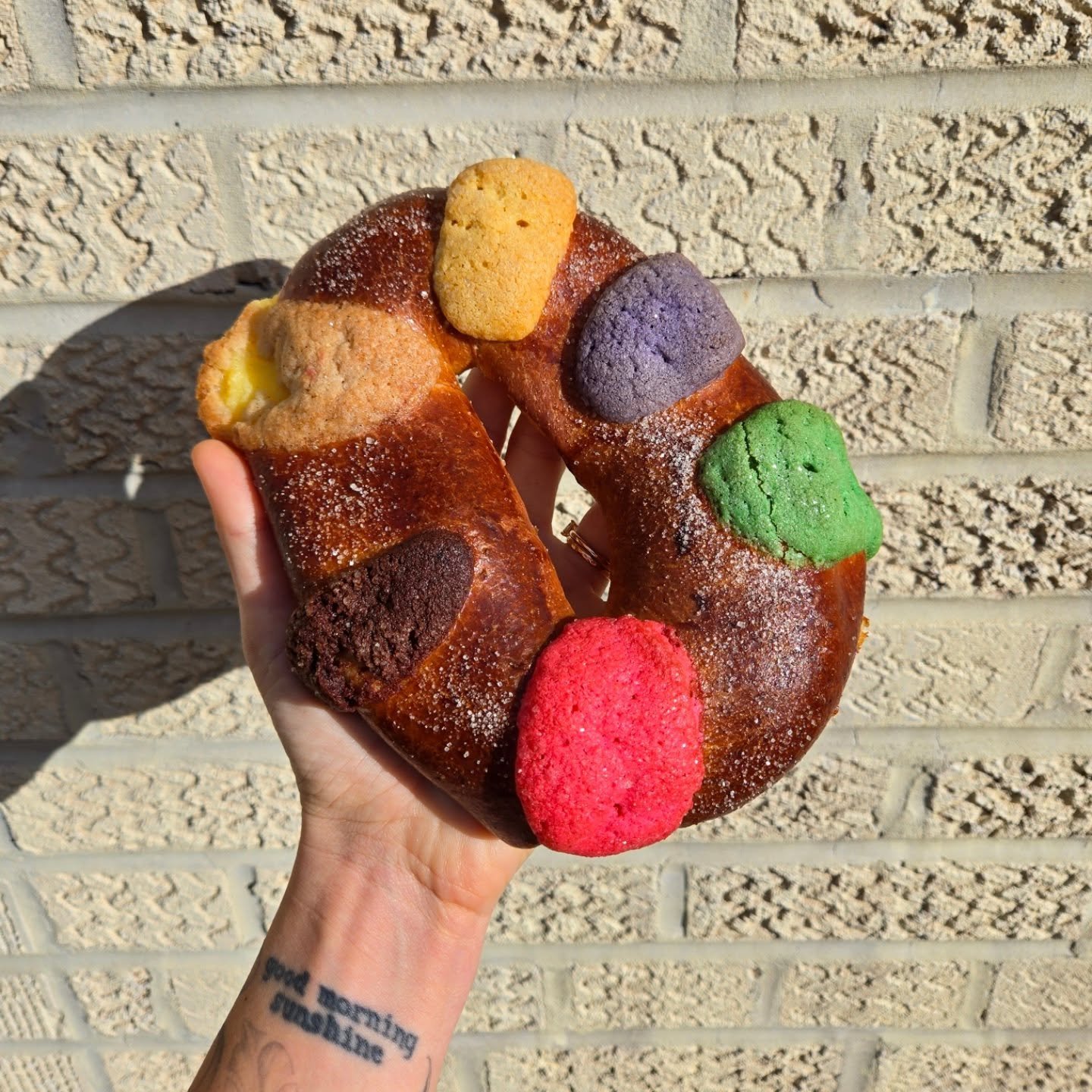 In honor of Three Kings Day ✨️

Rosca de Reyes will be available at both 
@atticuscafe 📍1082 chapel st
&amp; @atticusmarket 📍771 orange st
today through Monday 💫

Feliz d&iacute;a de Reyes!

#eastrock #eatlocal #roscadereyes #nhv #newhaven #cteats