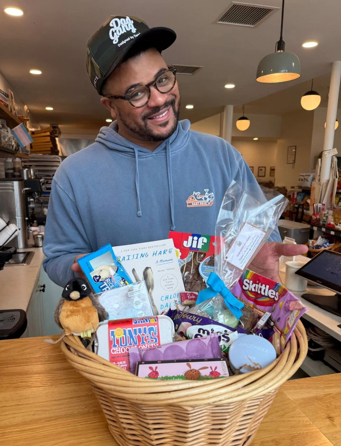 Easter basket inspo brought to you by the Atti crew 🌞

Feturing:
@tonyschocolonely_us 
@cadburyusa 
@lovecandyclub
@raakachocolate
@jellybellycandyco 
@peepsbrand 
@skittles 
@jifbrand 
@apothekeco 
@zotterchocolates 
@chloedaltonuk 

Find these and