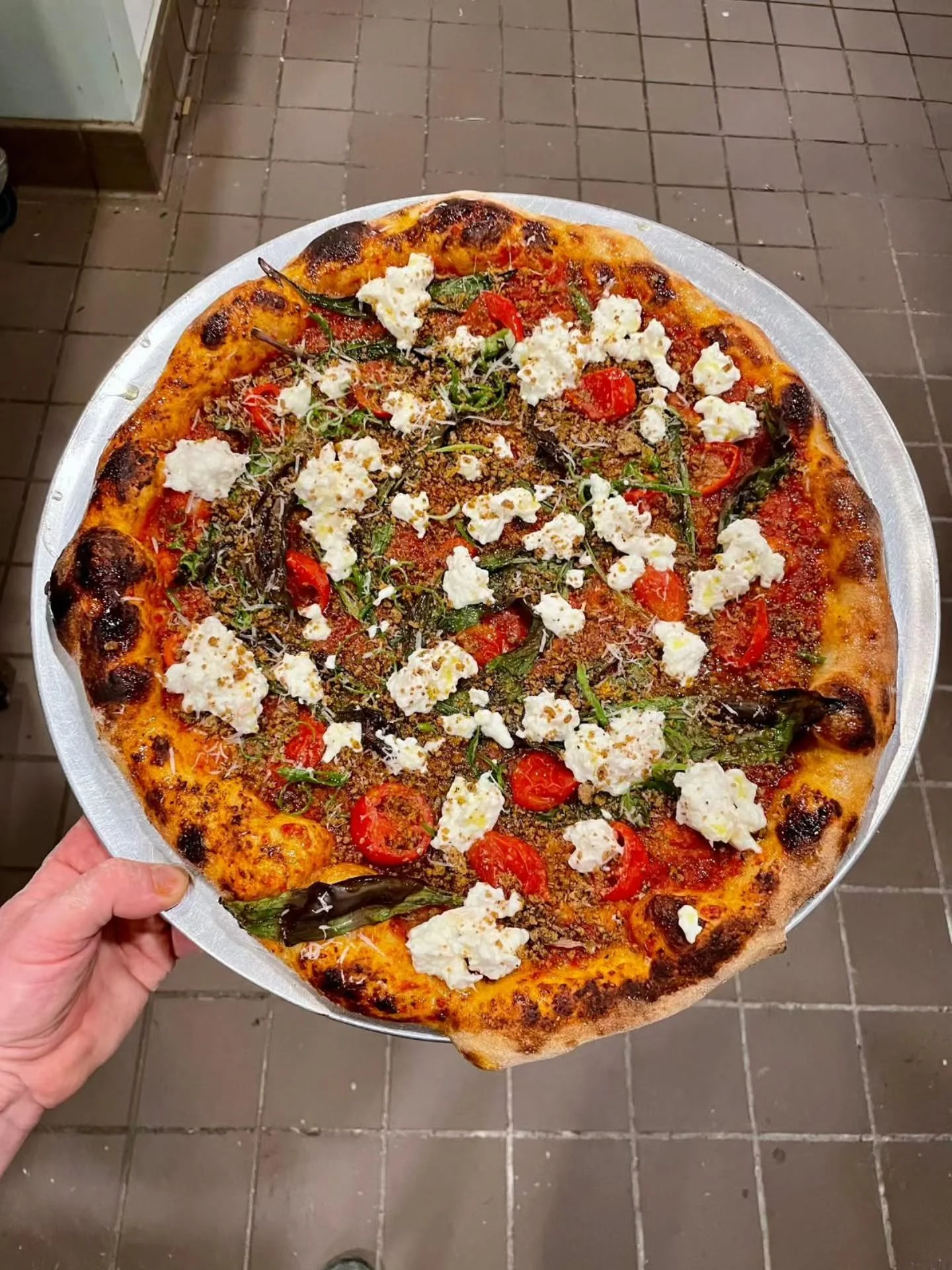 Tis the season 🌱
Matt collected a fresh batch of ramps this morning which means this beauty has returned to the menu

📸 Ramp Sfincione

#ramps #newhavenishpizza #nhv #newhaven #newhavenpizza