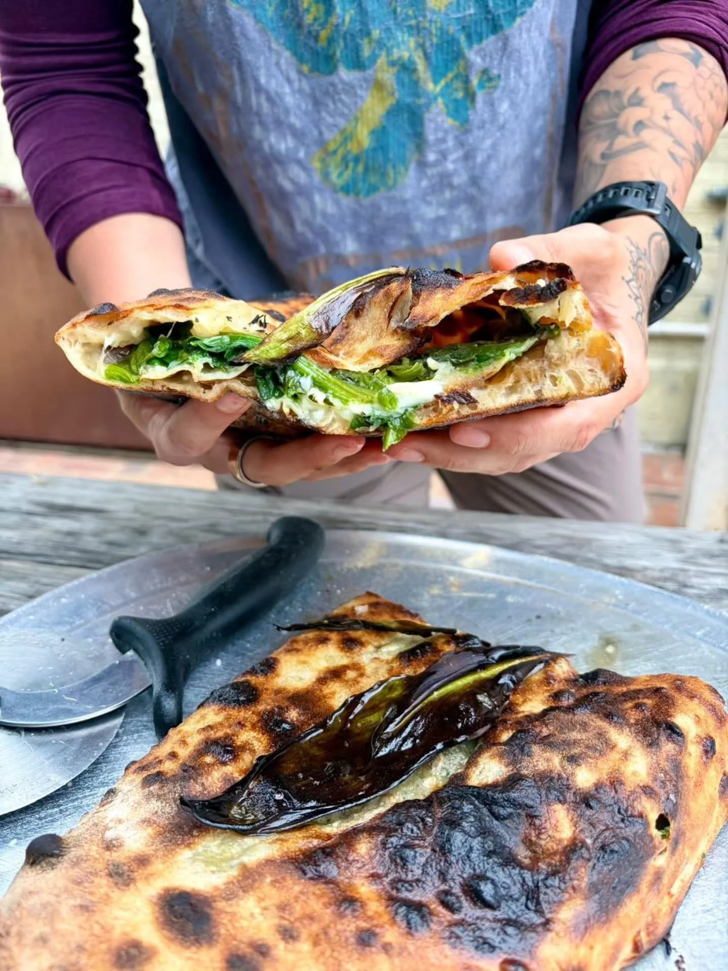 Bonus special for this week🌞

SPINACH SCHIACCIATA
CT grown @betsys_stand spinach, potato, olive, wild ramp, preserved lemon + smoked mozzarella 

Order starting at 3pm ✨️