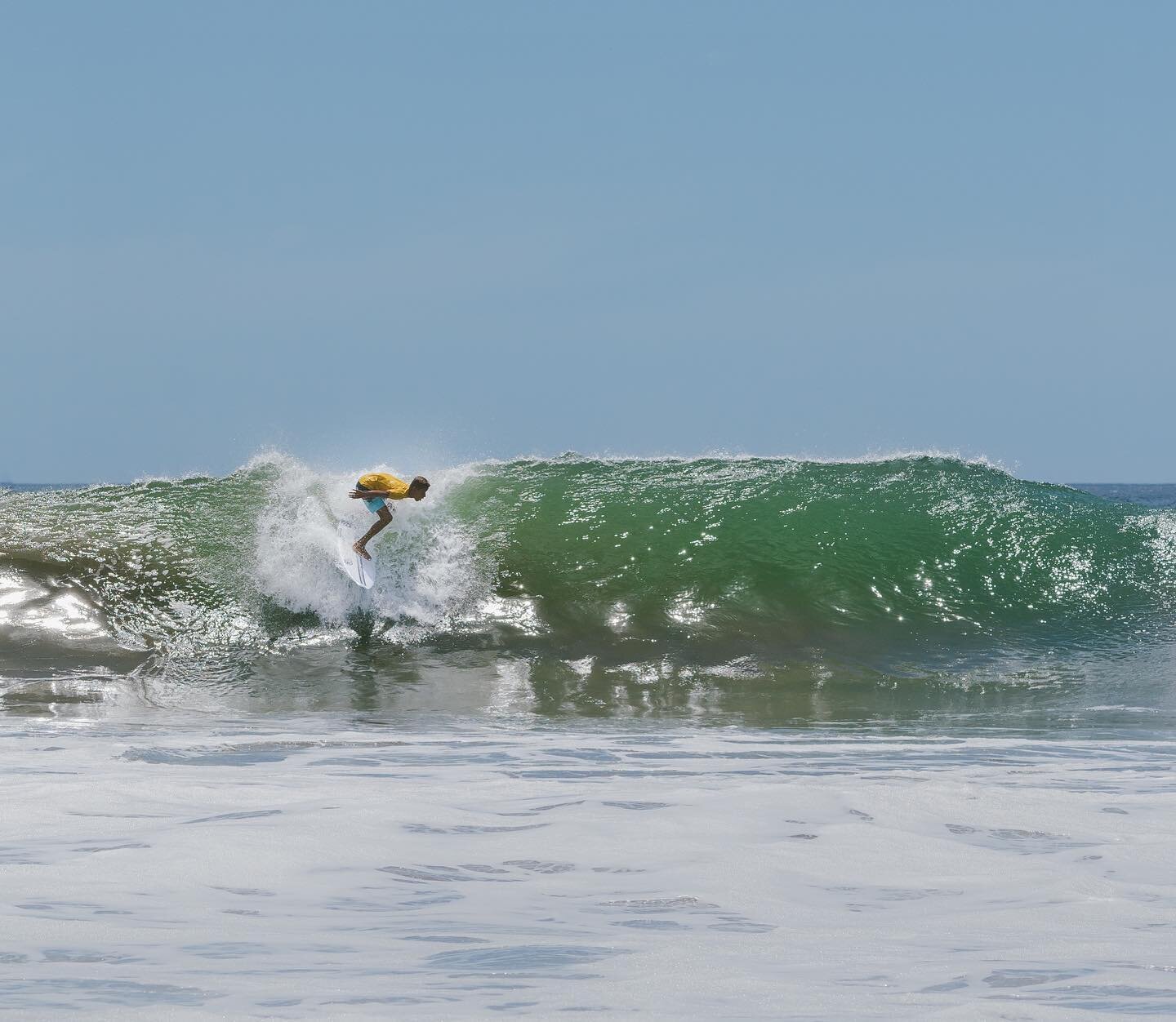 @estiben.castillo.758 rollin into one of the better waves at a #localsurf competition here a few months back #playasantana.