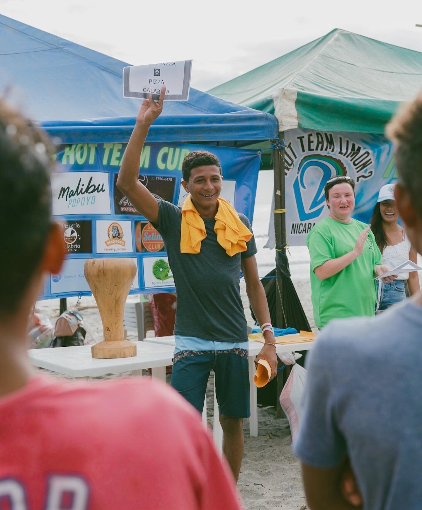 @kenneth.cabrera.3760 at the Hot Team Competition, who doesn&rsquo;t like a GC from @thereal_maddogpizzanica 🍕🍕🍕
-
-
-
-
#surfnicaragua #nicaraguatravel #nicaraguasurf #surflatino #vansurf #gromsquad #surfgrom #localnonprofit #surfteam #localsurf 