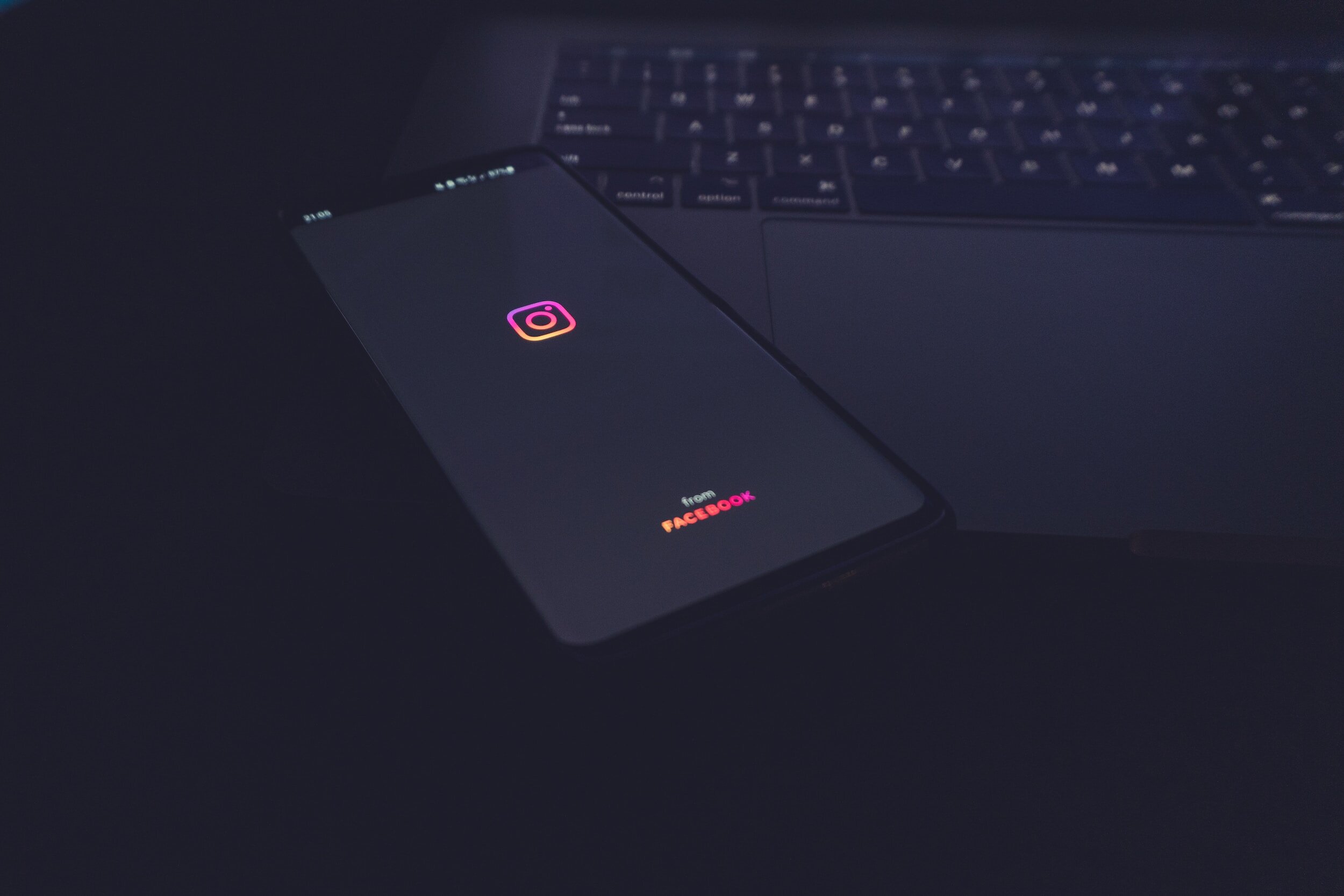 Instagram Stories: Creating Compelling Content for 24-Hour Engagement