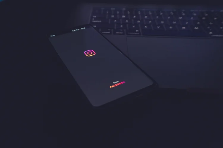 Instagram Stories: Creating Compelling Content for 24-Hour Engagement