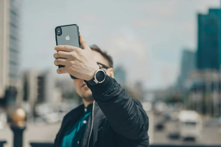 How to Capture Attention in 3 Seconds: The Art of Short-Form Content