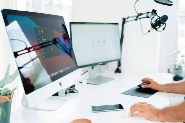7 Tips For Building A Personal Brand On Social Media