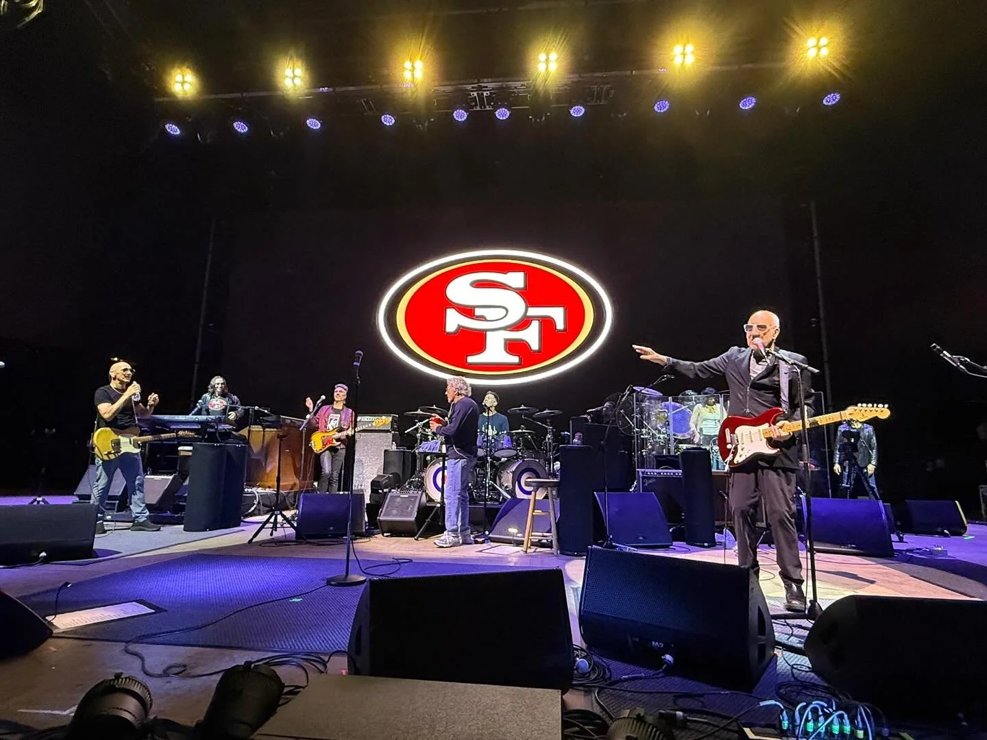 It was great to be home &mdash; thank you to all the friends and family who came out, and our lighting director Tom Kenny for the great backdrop! I love my city ❤️ 

@officialthewho @korgofficial @49ers @sfgiants 

#thewho #lorengold #49ers #sfgiants
