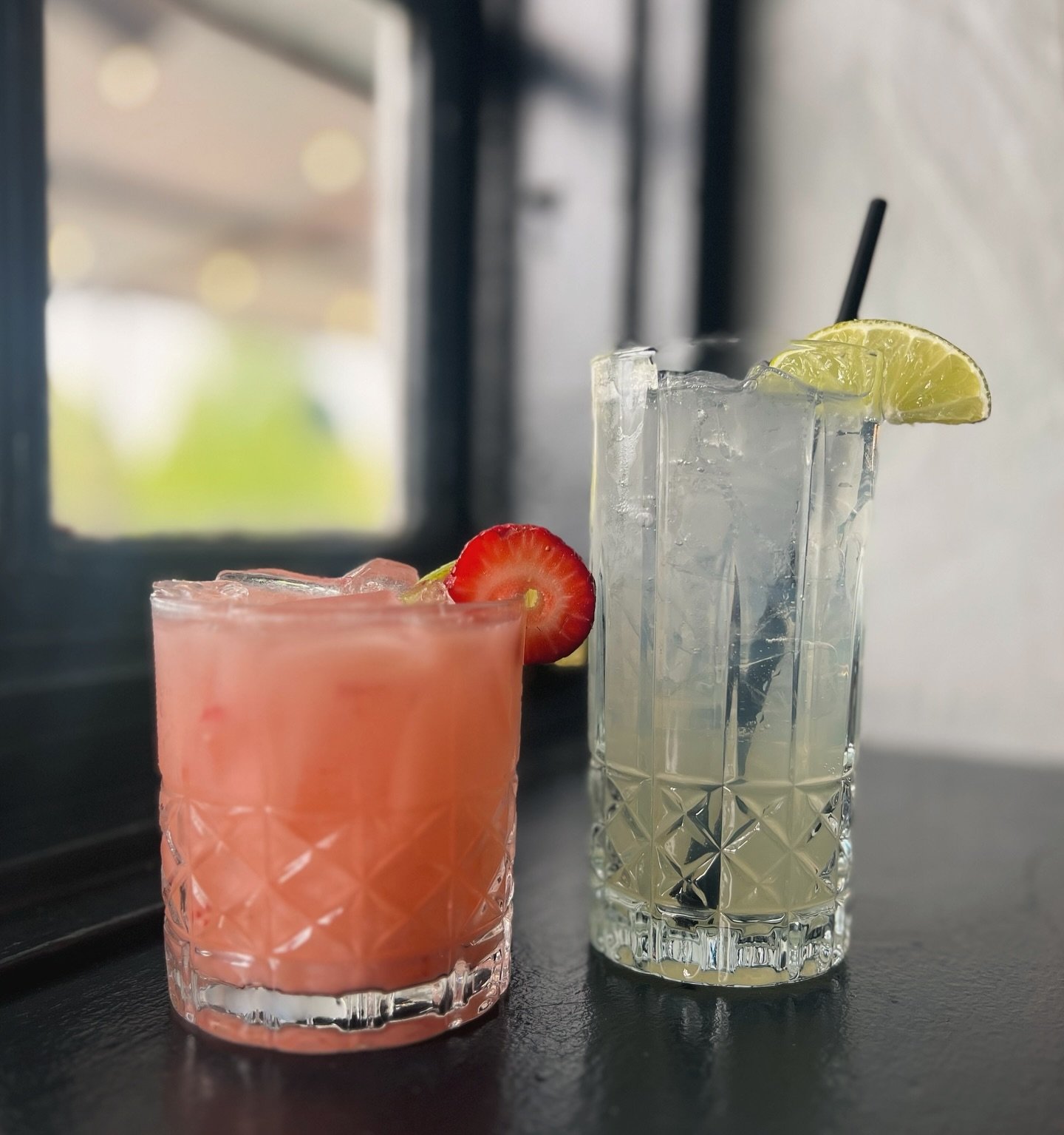 Pre gaming Cinco de Mayo with our favorite tequila- @agavalestequila! Happy Hour from 4-6! Live music from @willpaquettemusic  5-8pm🎶

📸STRAWBALE&rsquo;S MARG &amp; SUMMER RANCH WATER!