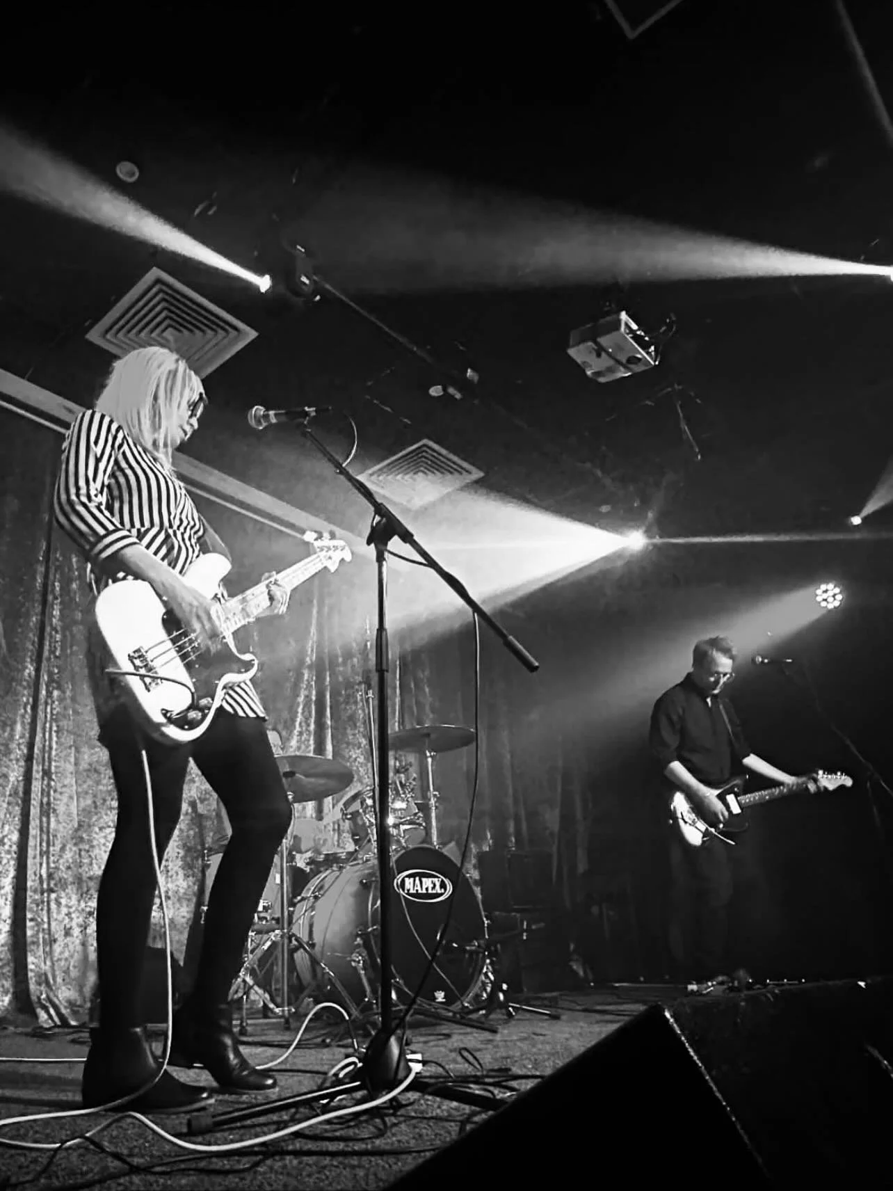 &hellip;And there was London ! 🇬🇧 Thank you @theamershamarmsofficial for having us! And @gereatonmusic for playing! We had a blast! New and old friends, tea &amp; pints, galleries and pubs &amp; a birthday celebration squeezed in for our very own @