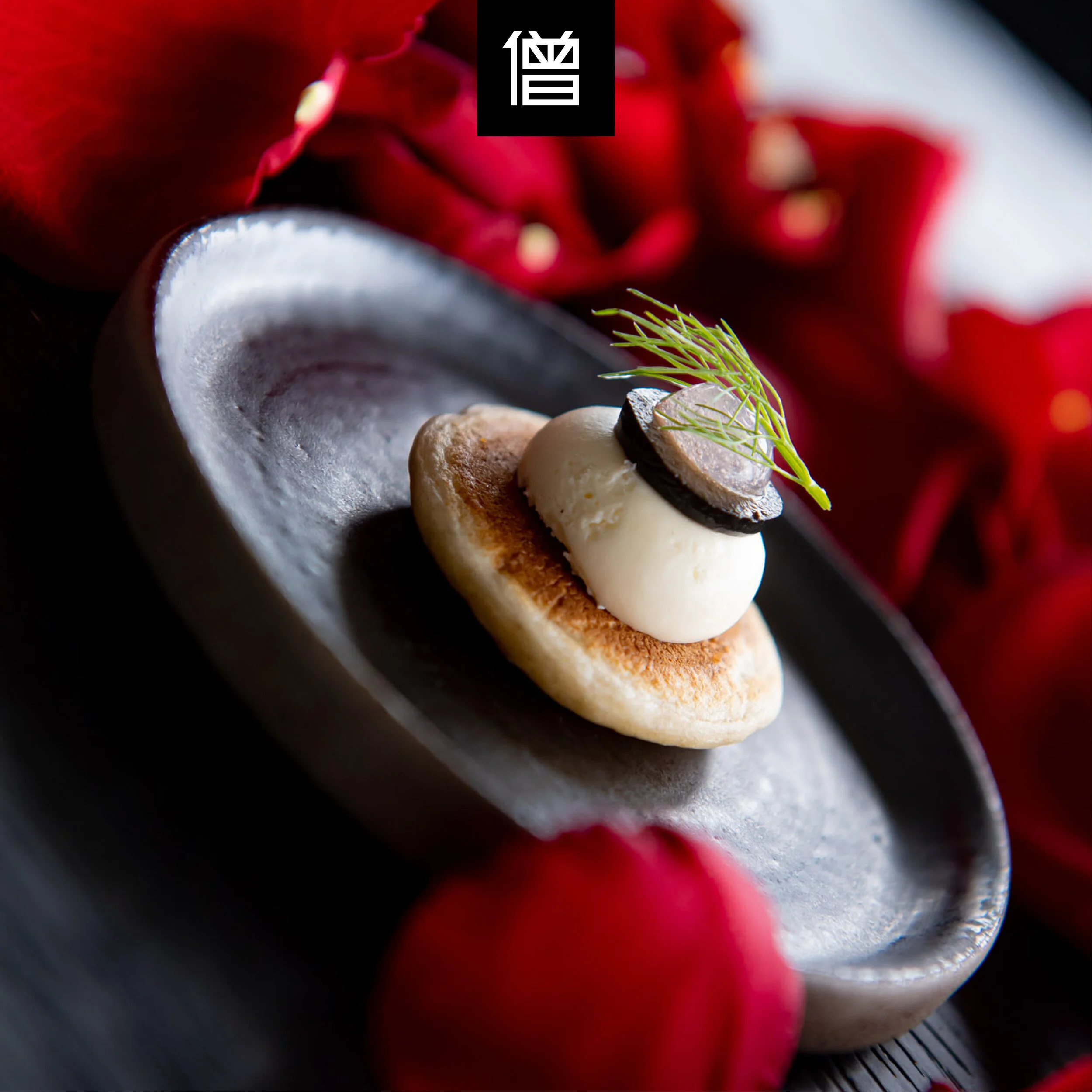 ❤️🍽❤️⁣
⁣
De meest essenti&euml;le ingredi&euml;nten voor een culinair hoogtepunt, zijn liefde en passie. Wij zijn slechts boudoir artiesten die de schoonheid vastleggen en vertalen naar een beeld waar je op slag verliefd op wordt.⁣
⁣
The most essent