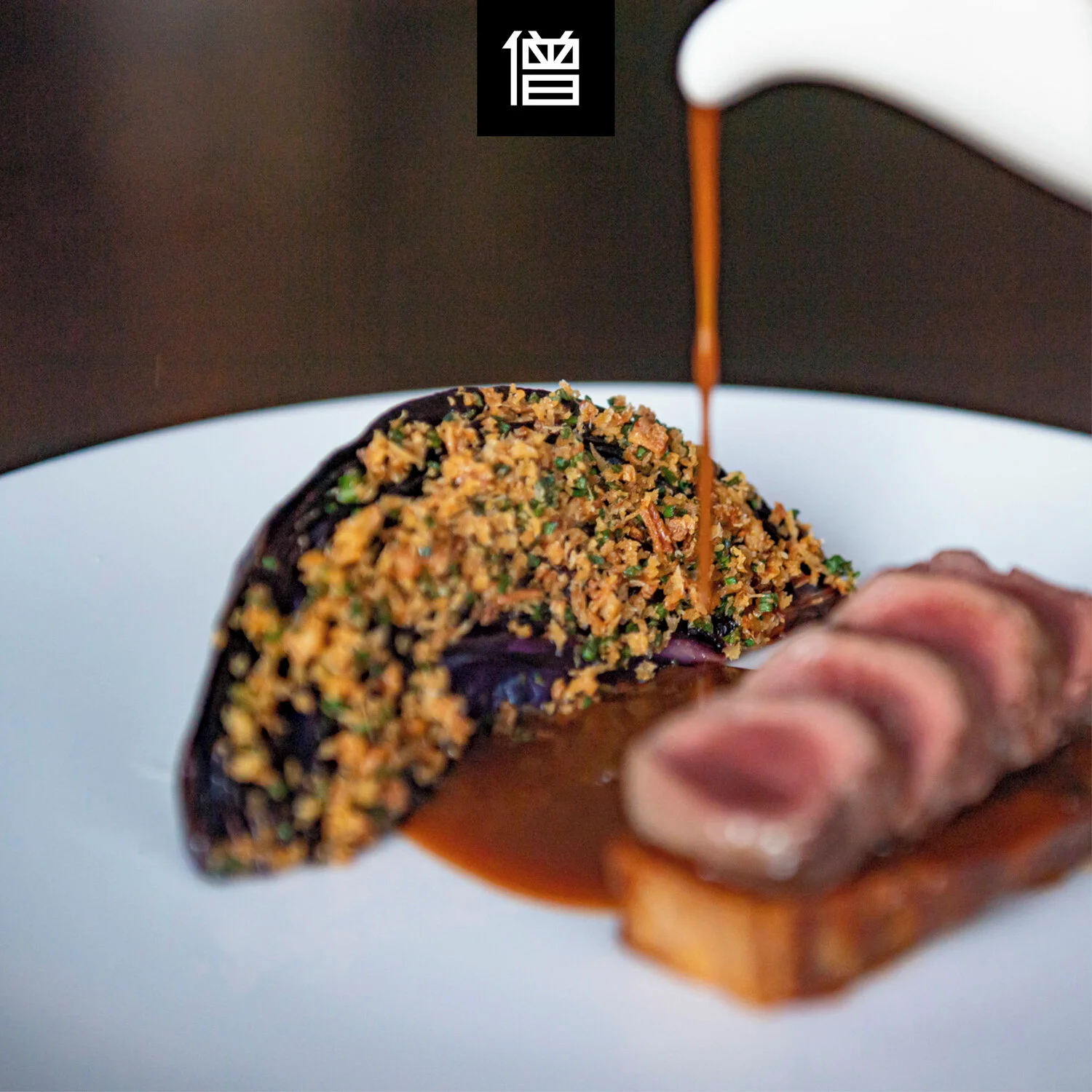 Wij voelen ons meer en meer thuis in de wereld van gastronomie en hospitality. Niet alleen als liefhebber en gast, maar zeker ook als creatief en strategisch partner. Juist in deze onzekere en zware tijden staan we zij aan zij met onze relaties. Insp