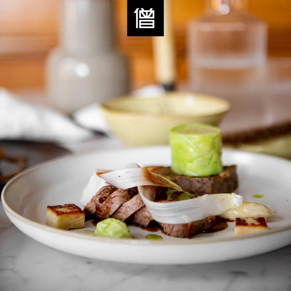 Pasen staat ook voor nieuw leven, laten we uitkijken dit weer ten volste te mogen doen. Happy Easter!⁣⁣
Voor veel klanten hebben we prachtige Paas menu's mogen fotograferen. Eentje in het bijzonder, een mooie samenwerking tussen @restaurantnoble en @