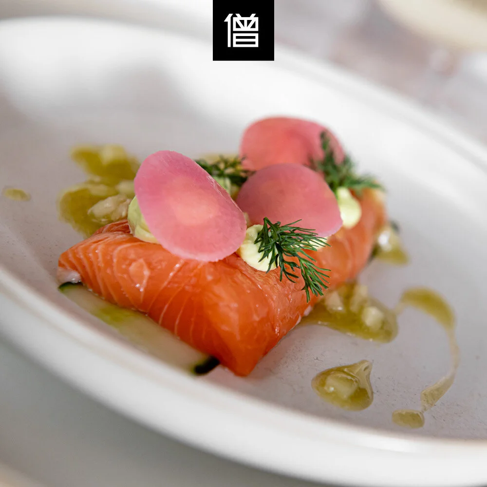 Pasen staat ook voor nieuw leven, laten we uitkijken dit weer ten volste te mogen doen. Happy Easter!⁣⁣
Voor veel klanten hebben we prachtige Paas menu's mogen fotograferen. Eentje in het bijzonder, een mooie samenwerking tussen @restaurantnoble en @