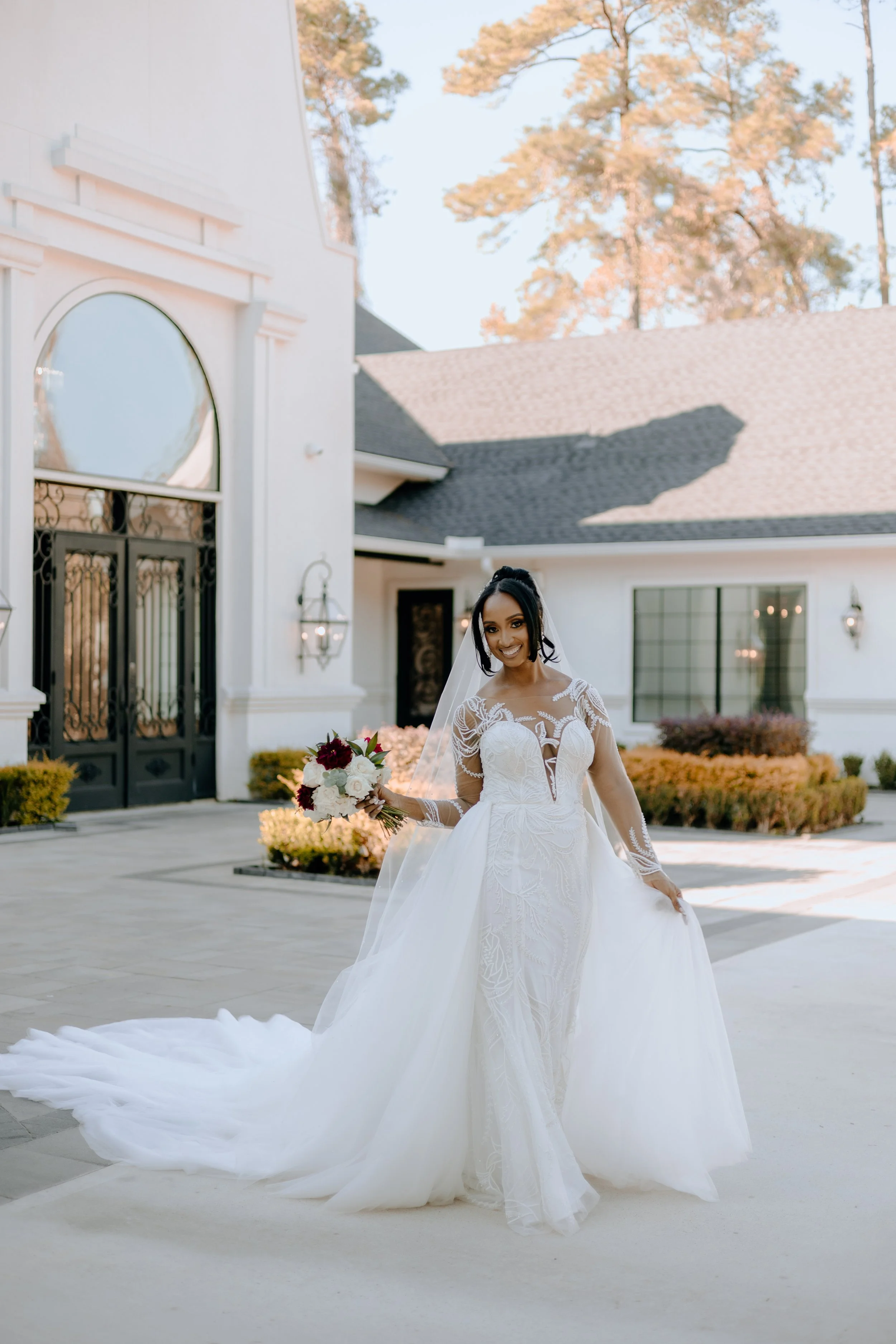Houston & Texas Family, Couples, Newborn, Maternity, Bridal Photography – Bridal portraits with tree-lined background, The Woodlands TX.