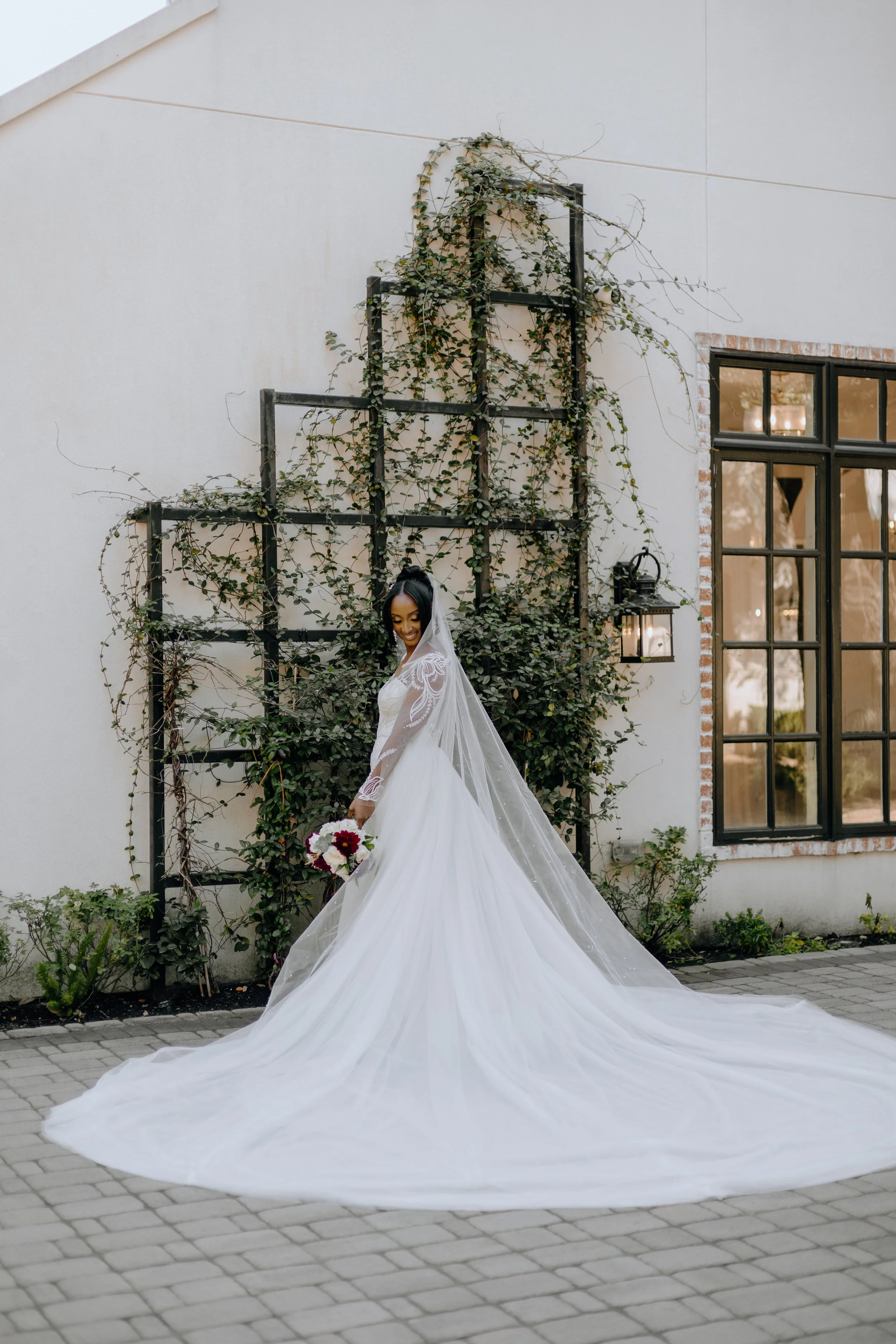 Houston & Texas Family, Couples, Newborn, Maternity, Bridal Photography – Elegant gown flowing, The Woodlands TX bridal portraits.