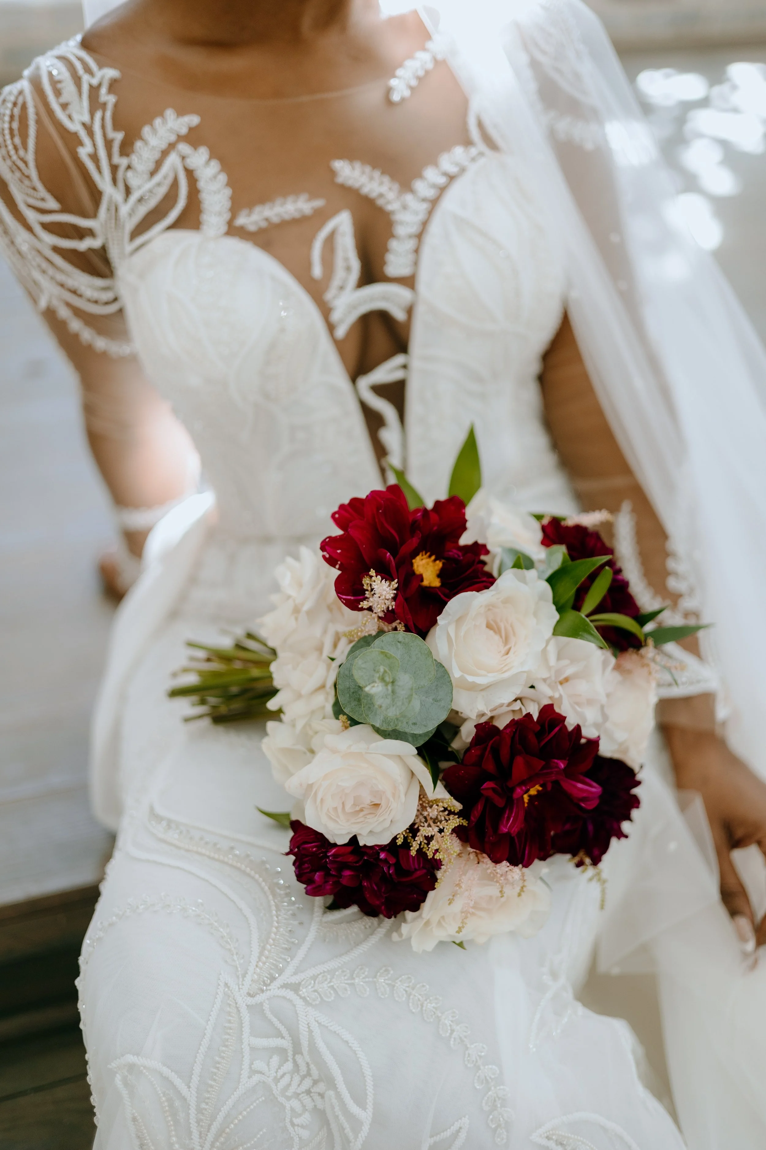 Houston & Texas Family, Couples, Newborn, Maternity, Bridal Photography – Wedding bouquet with red and white roses, The Woodlands TX.