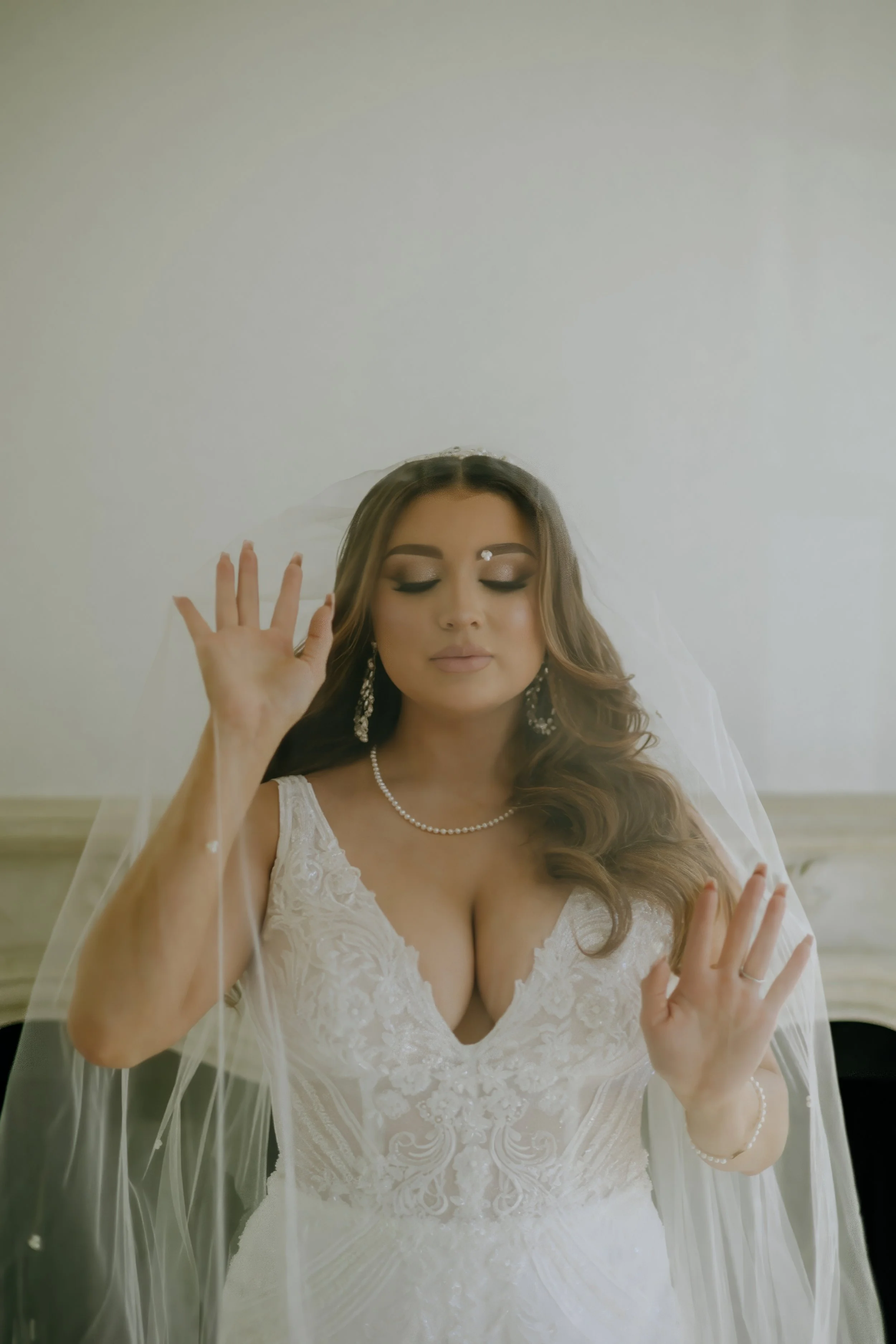 Houston & Texas Family, Couples, Newborn, Maternity, Bridal Photography – Bouquet with roses and orchids in soft light, Houston.